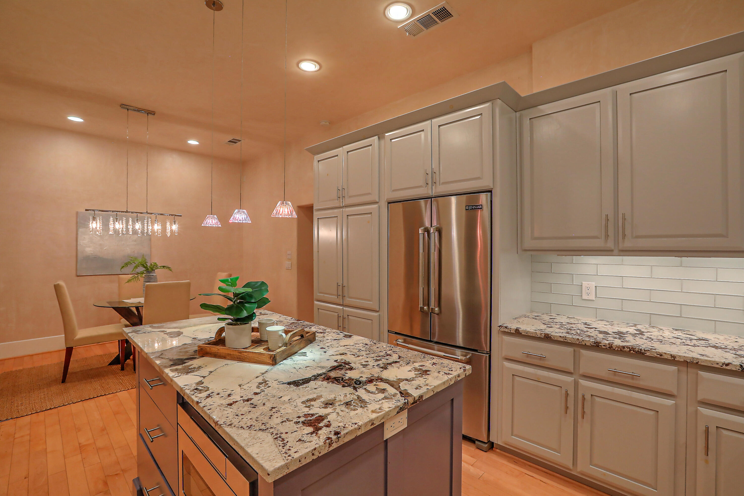 1819 Avenida Alturas NE