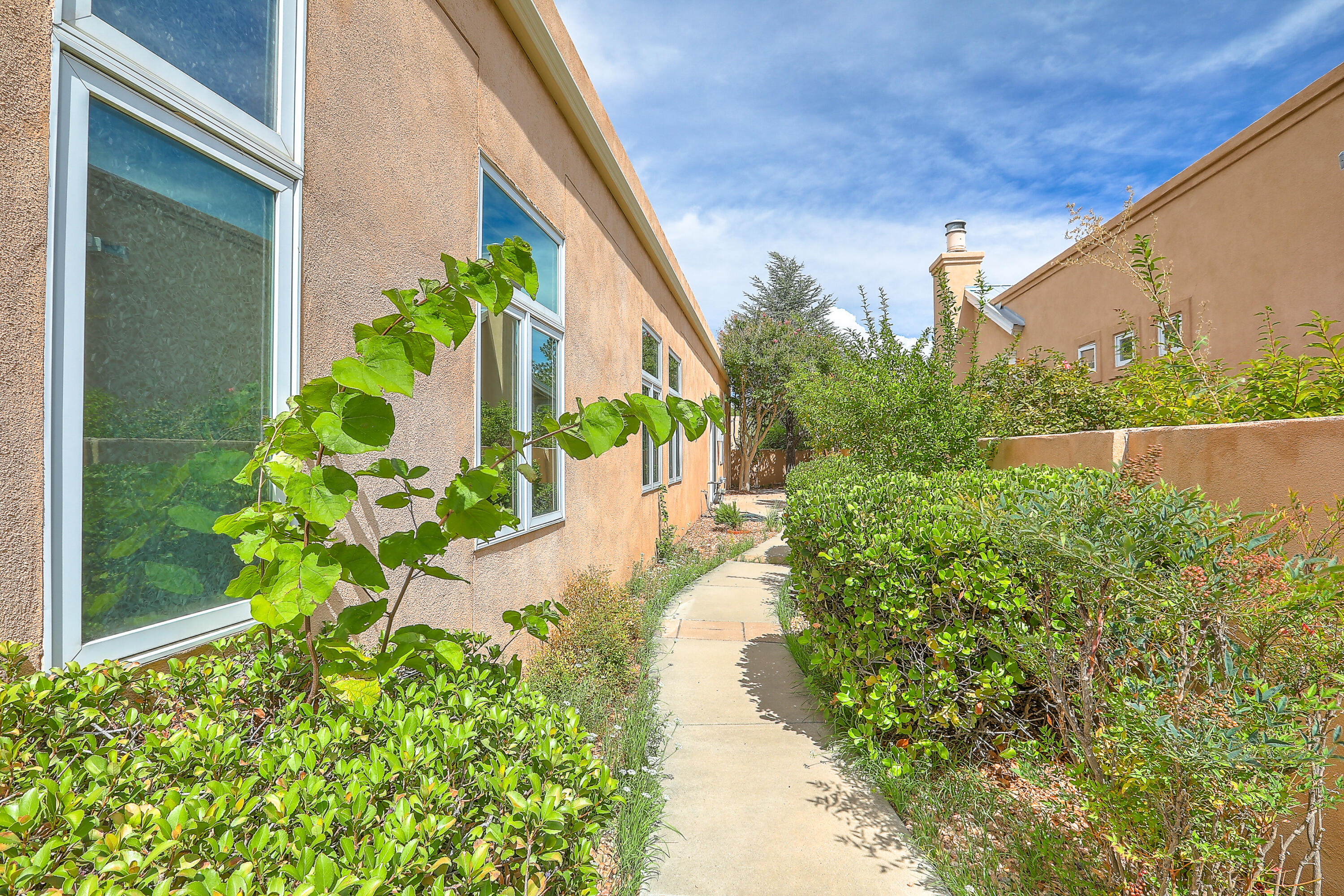 1819 Avenida Alturas NE