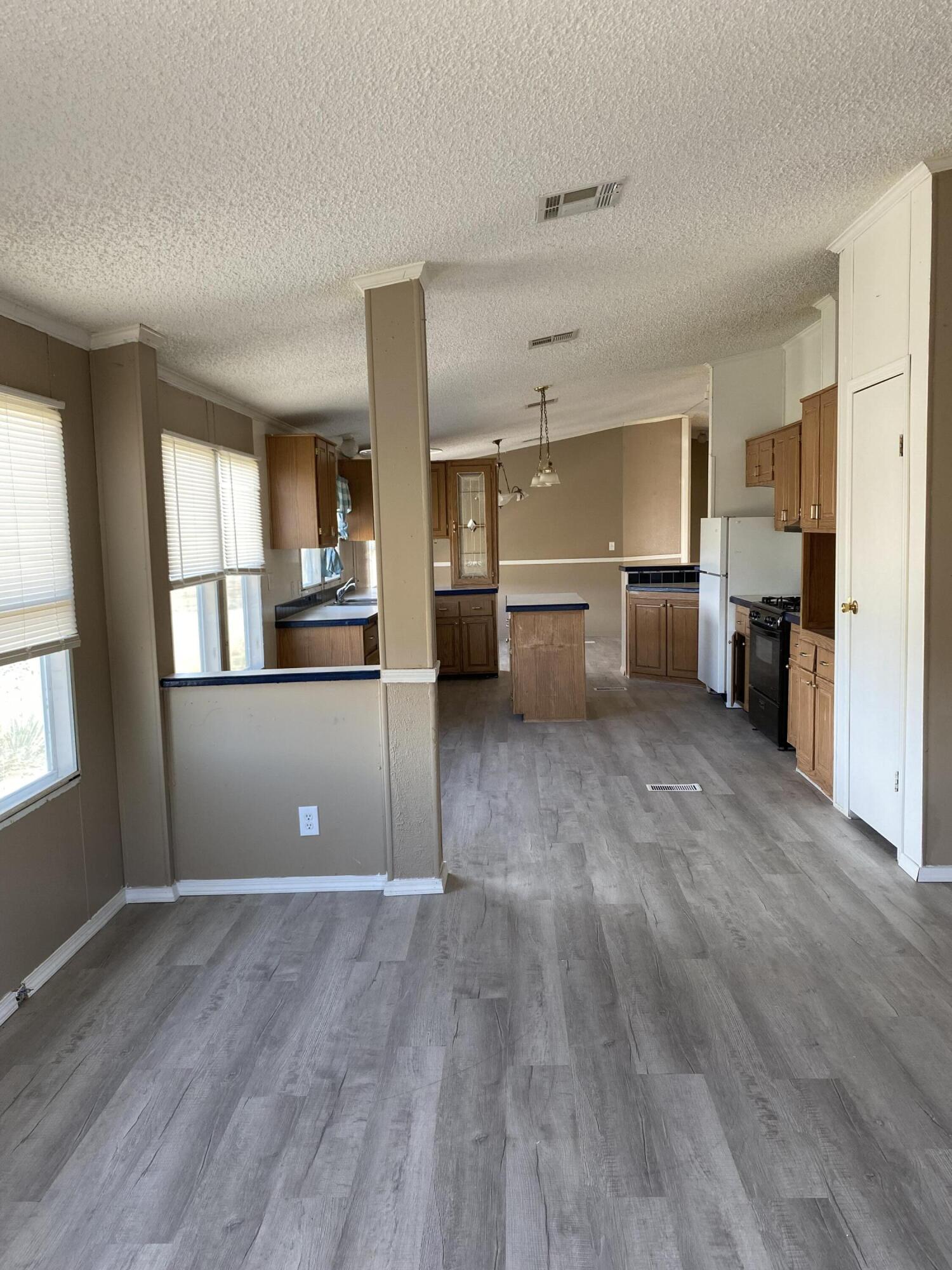 5 W Falcon Court