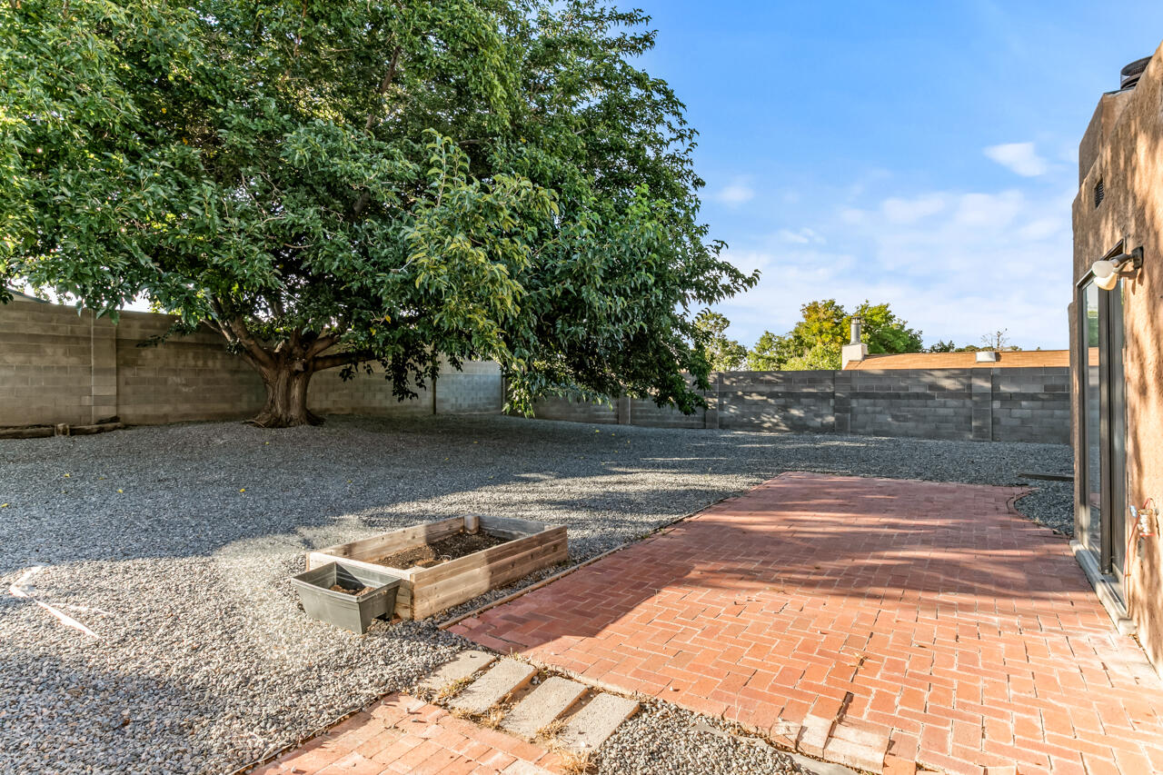 10524 Guadalajara Avenue NE