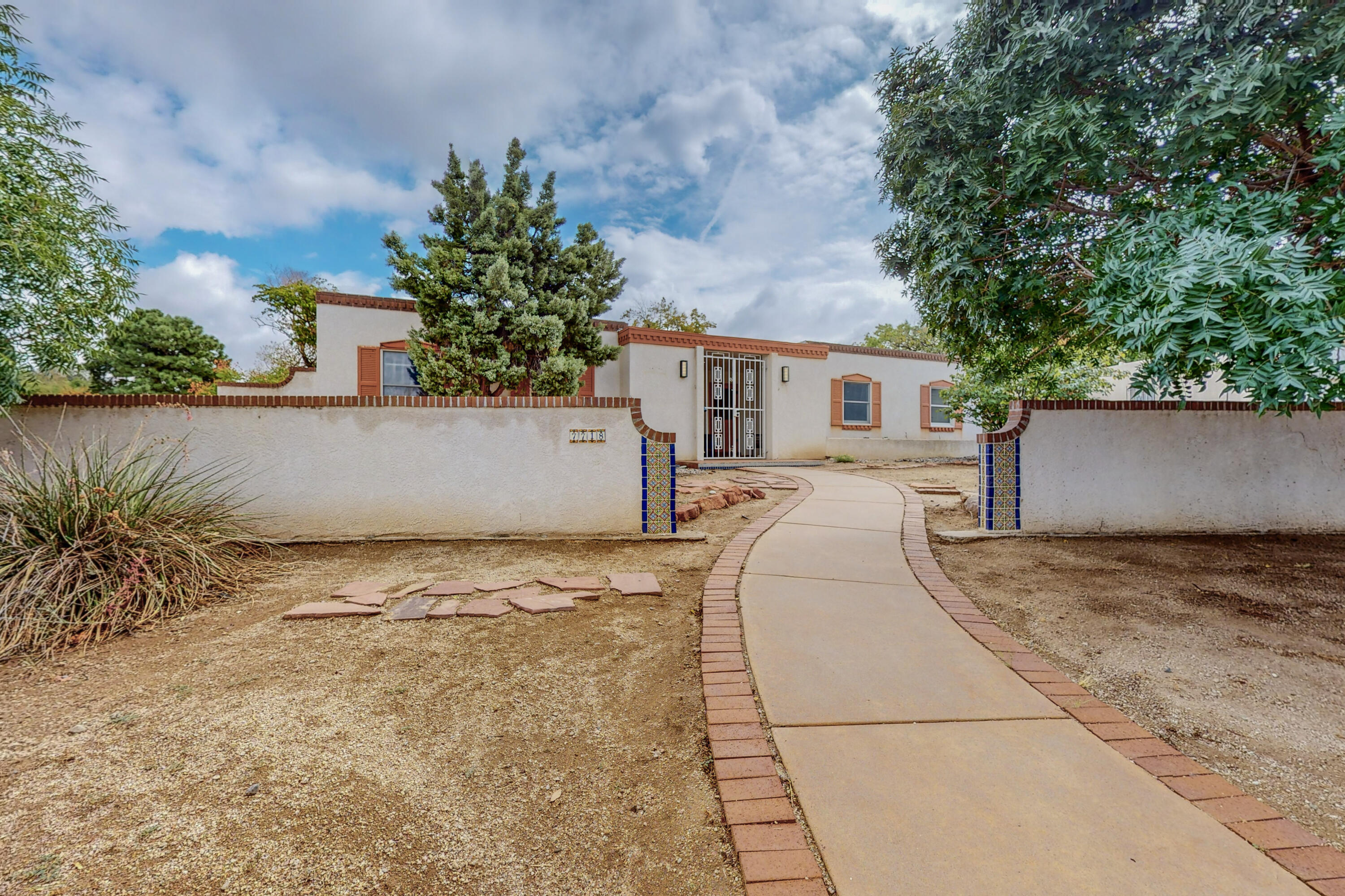 7718 Hendrix Road NE