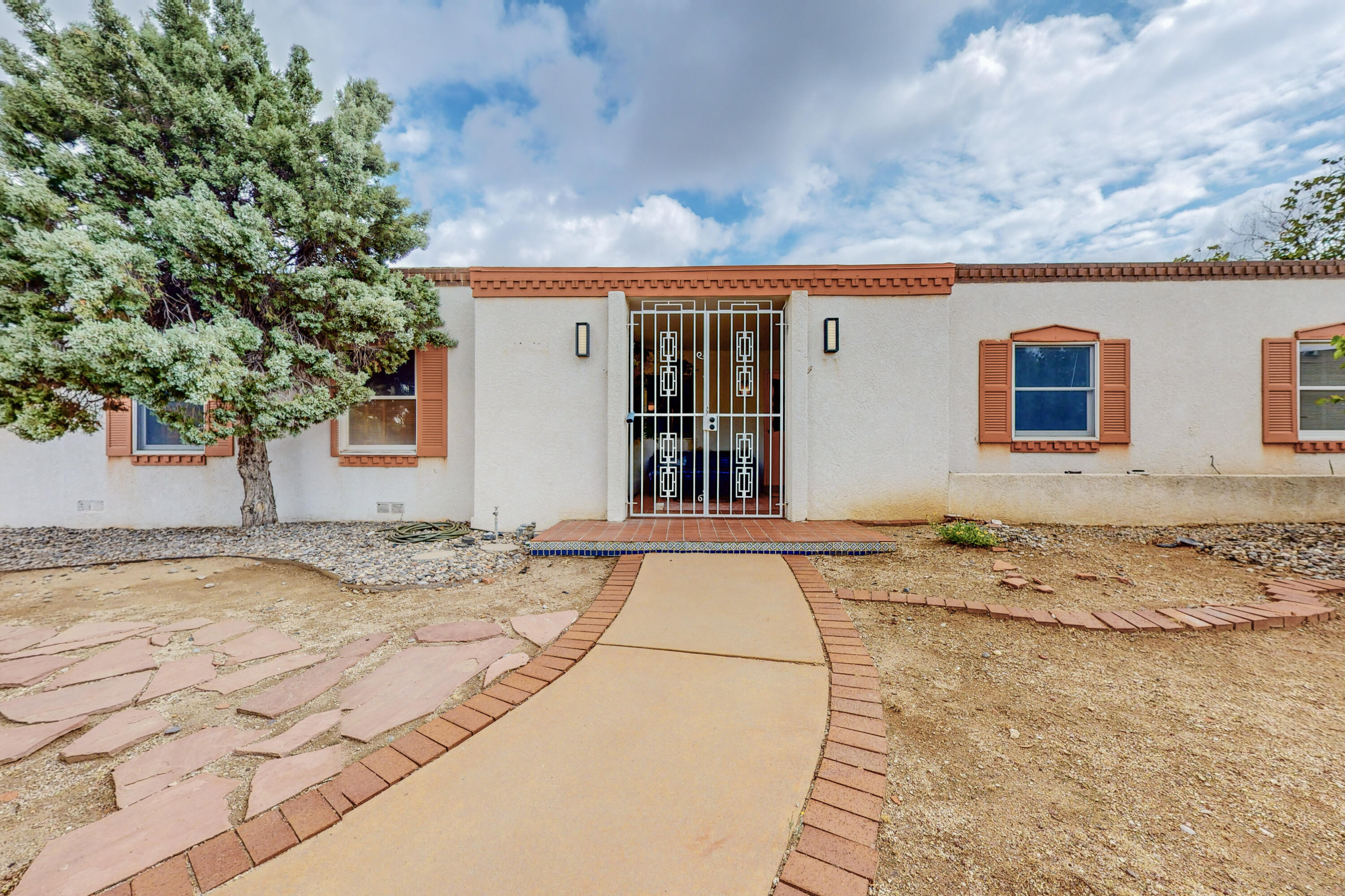 7718 Hendrix Road NE