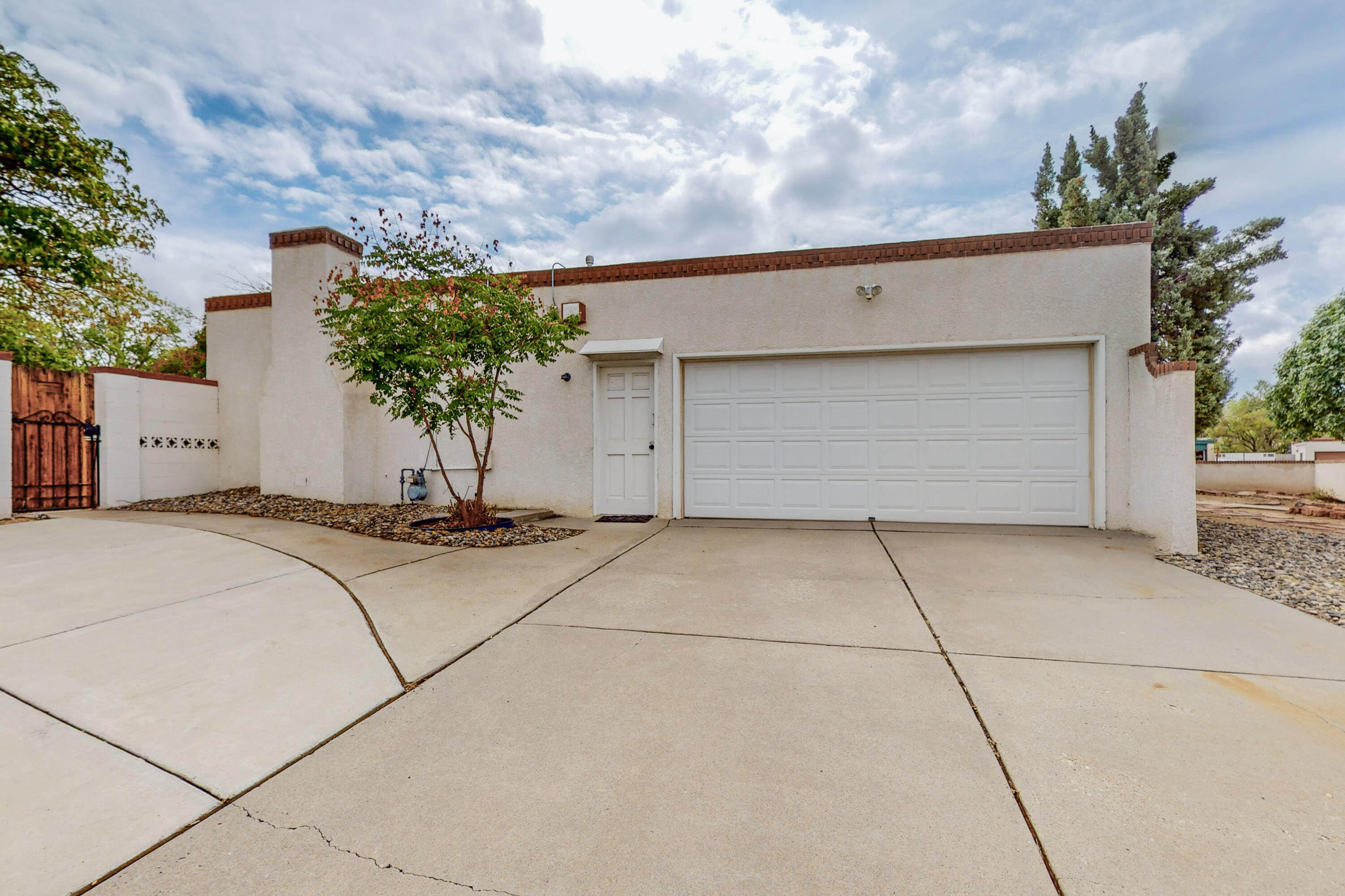 7718 Hendrix Road NE