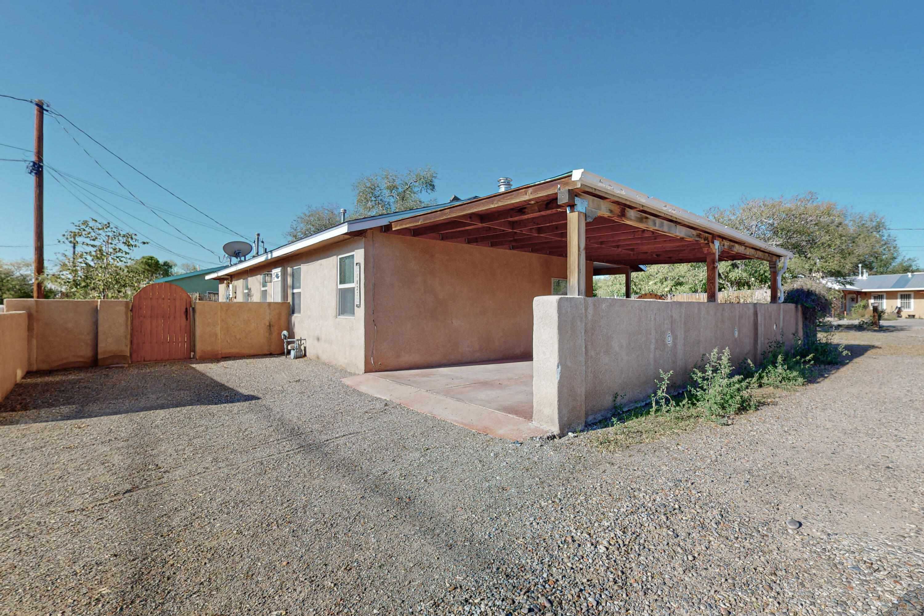 1827 Los Luceros Road NW