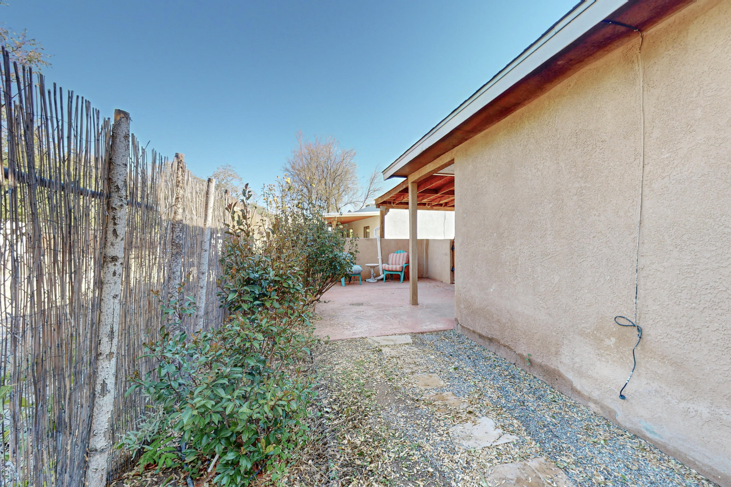 1827 Los Luceros Road NW