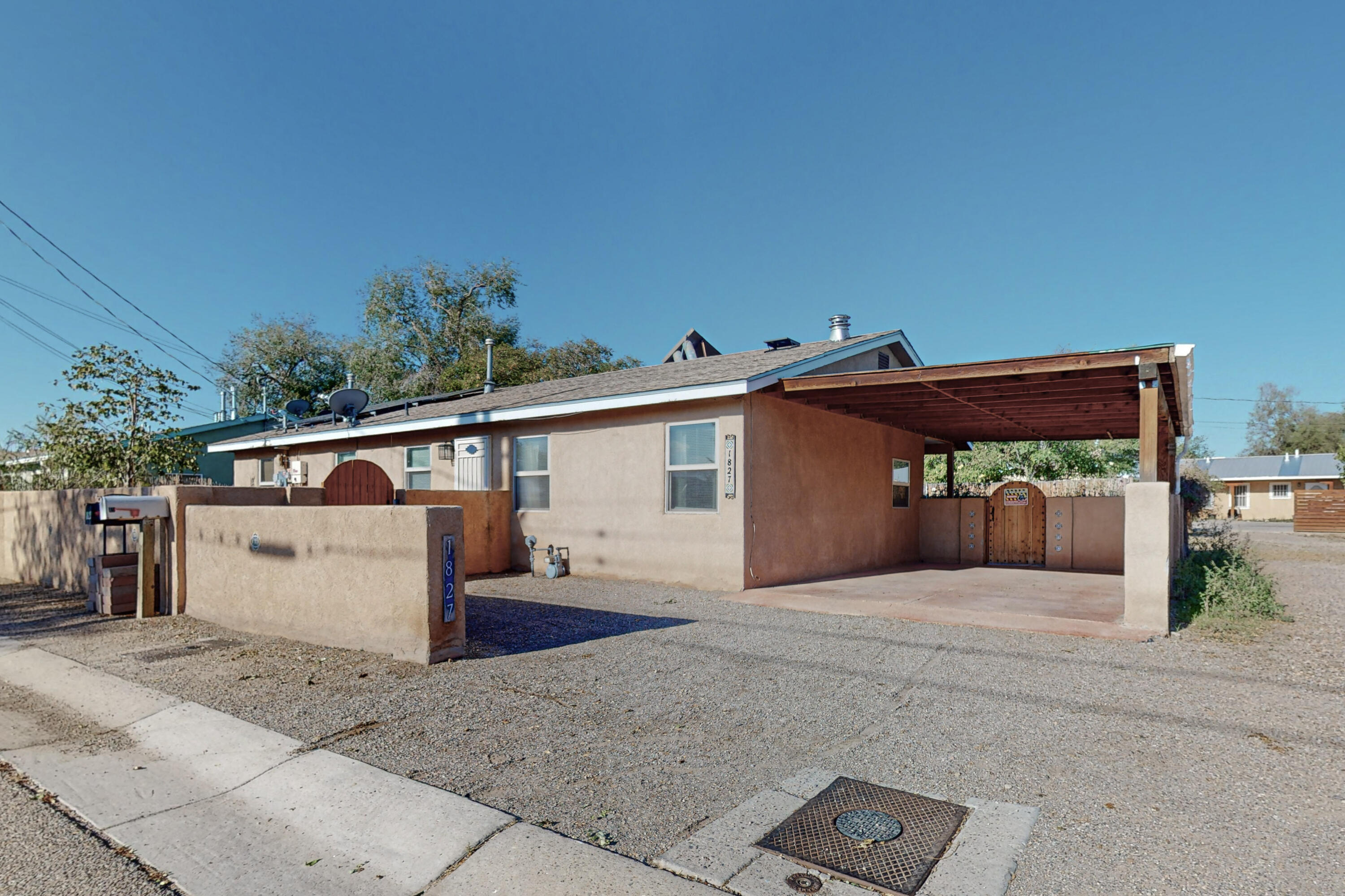 1827 Los Luceros Road NW