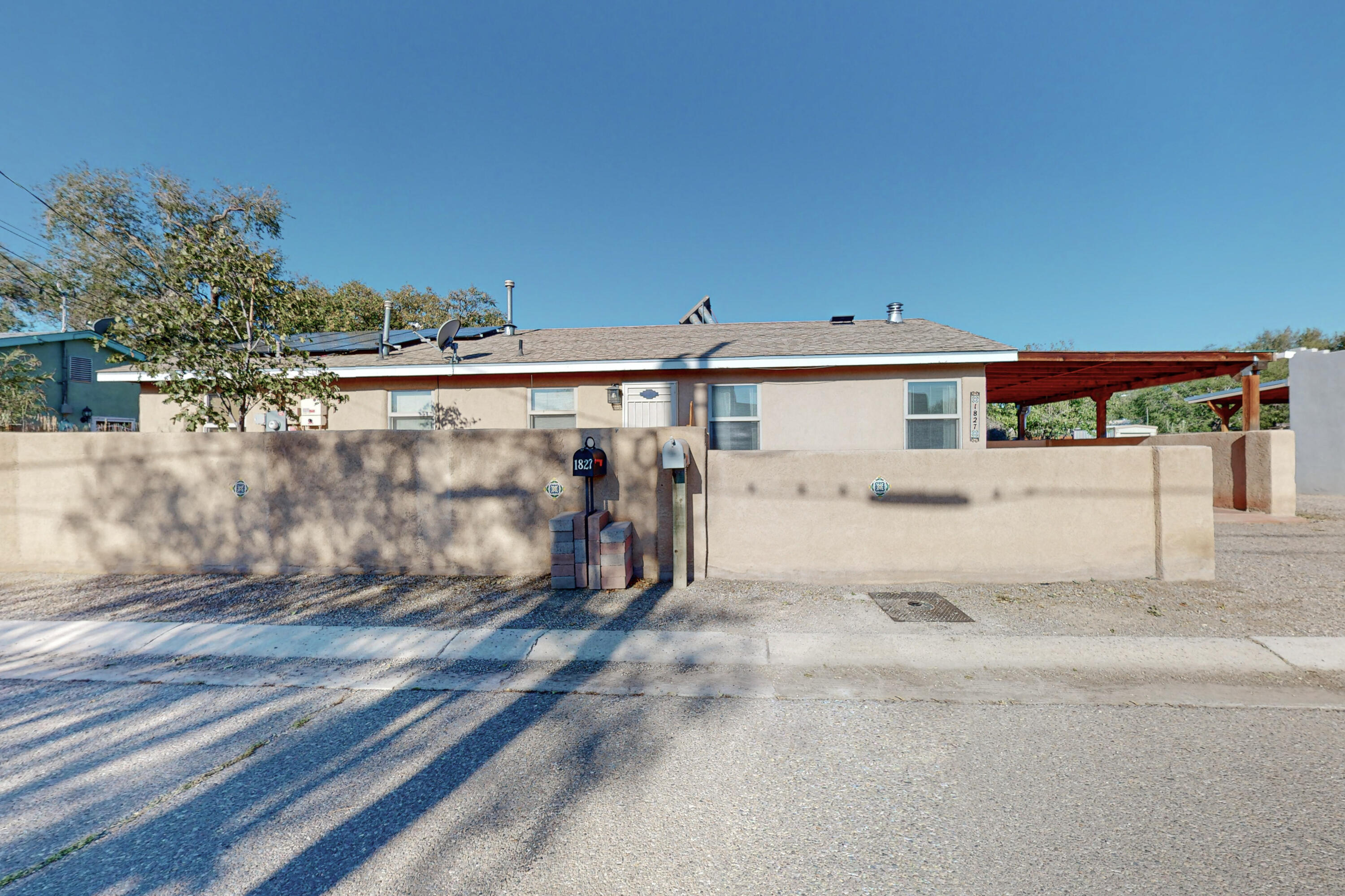 1827 Los Luceros Road NW