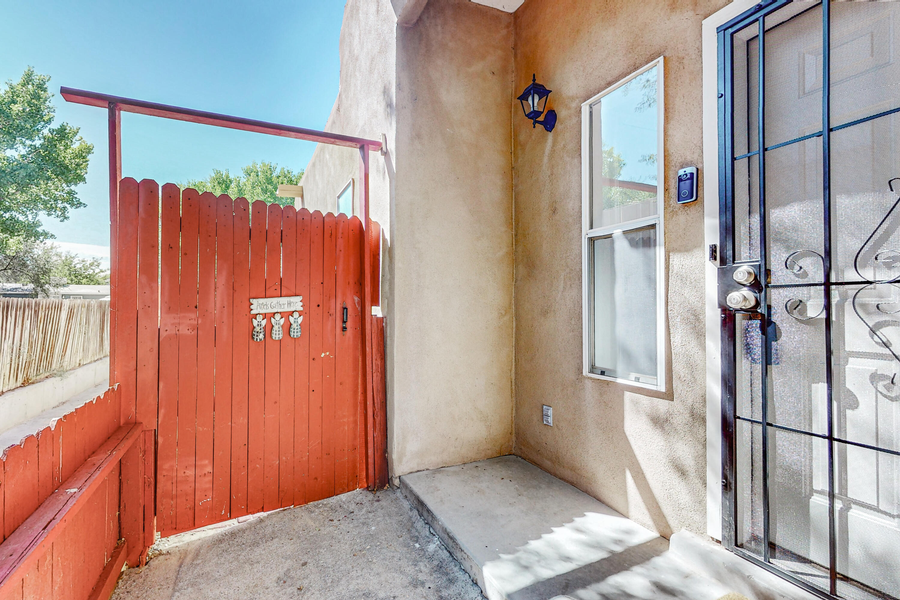 433 Colonial Avenue SW