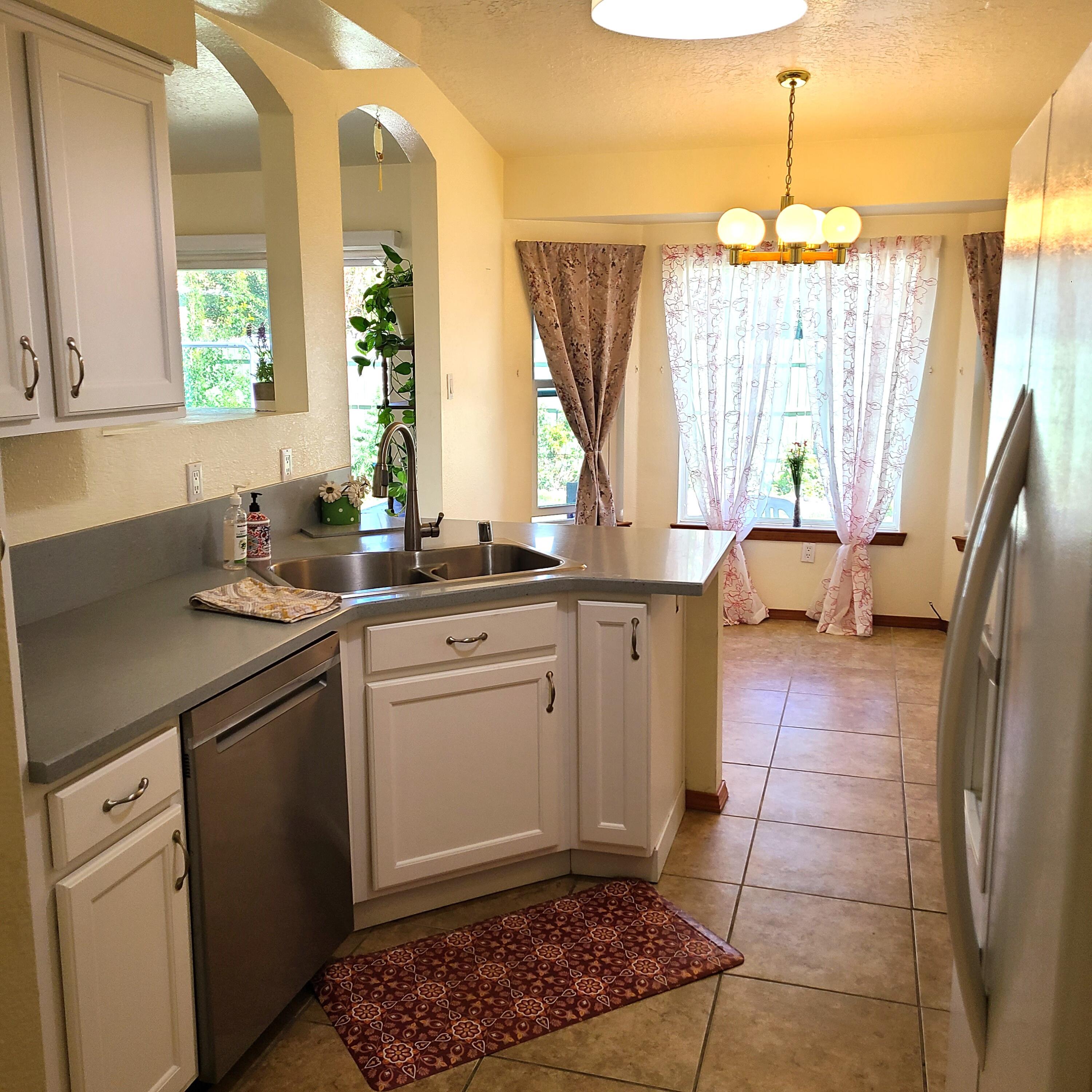 7 Pinon Avenue