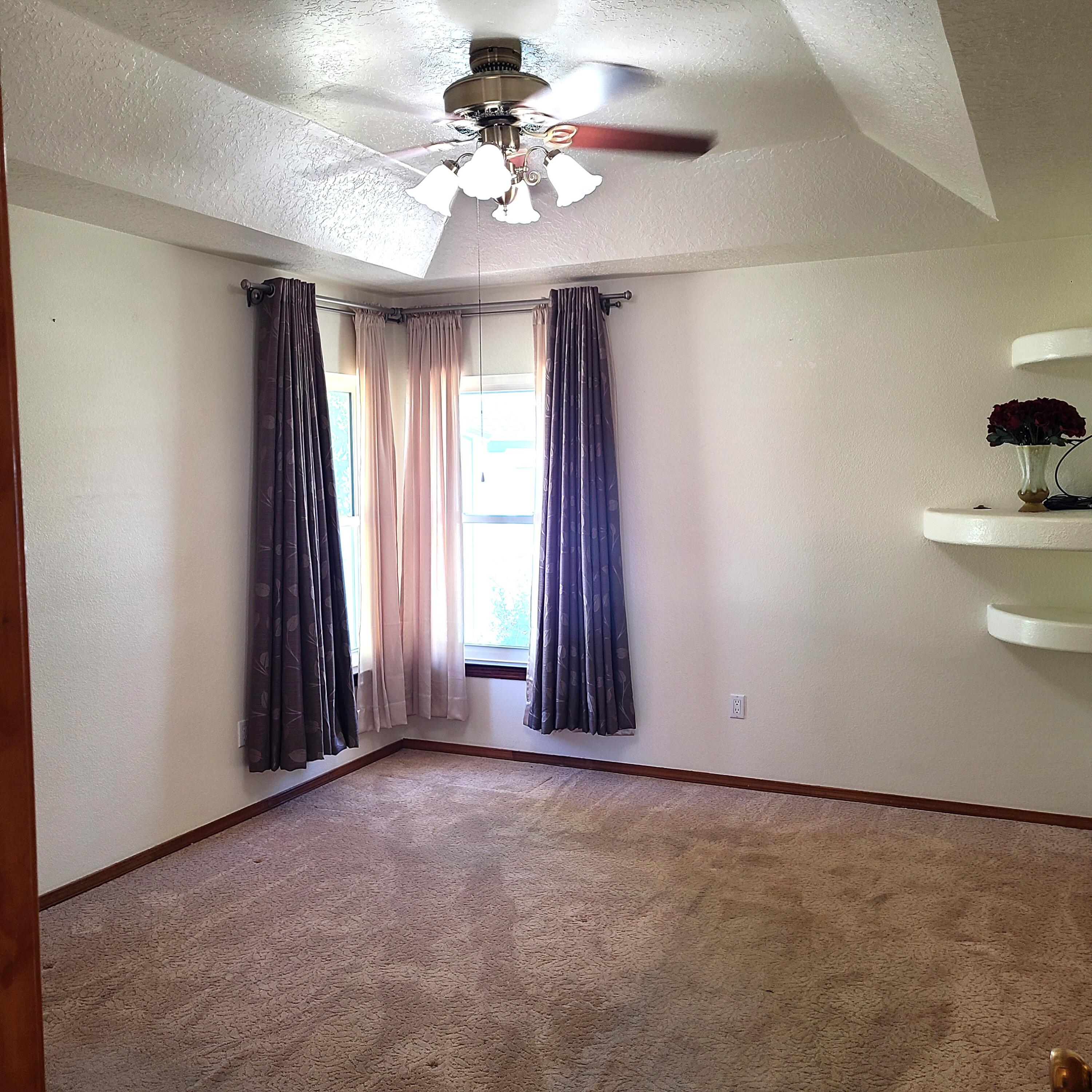 7 Pinon Avenue