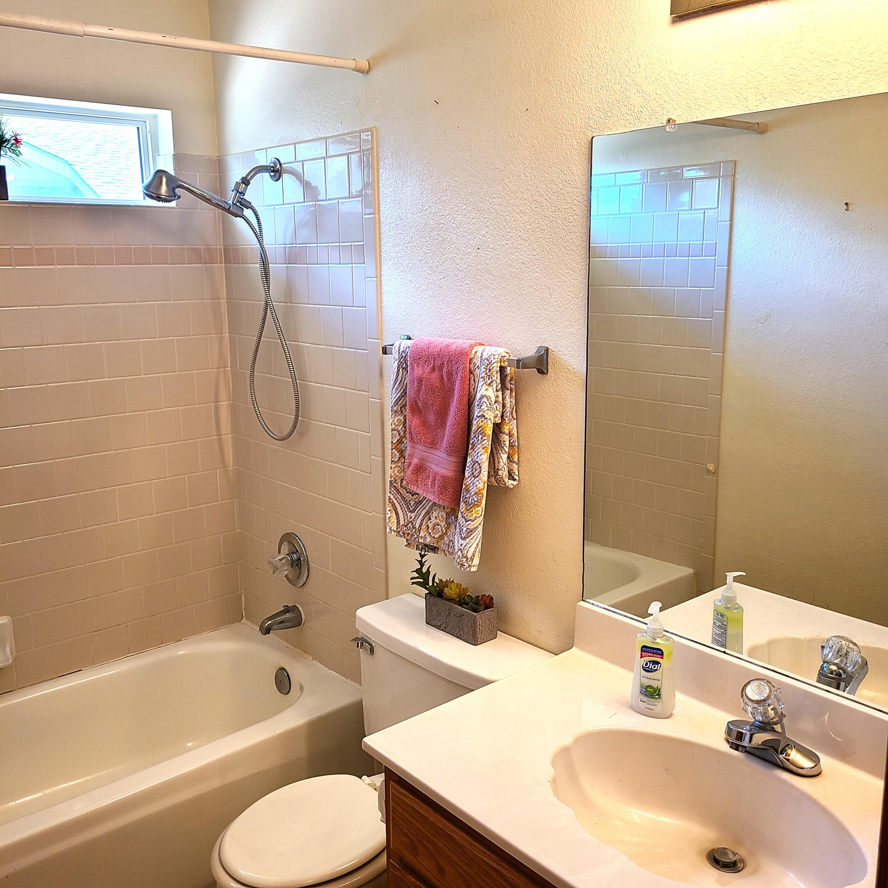 7 Pinon Avenue