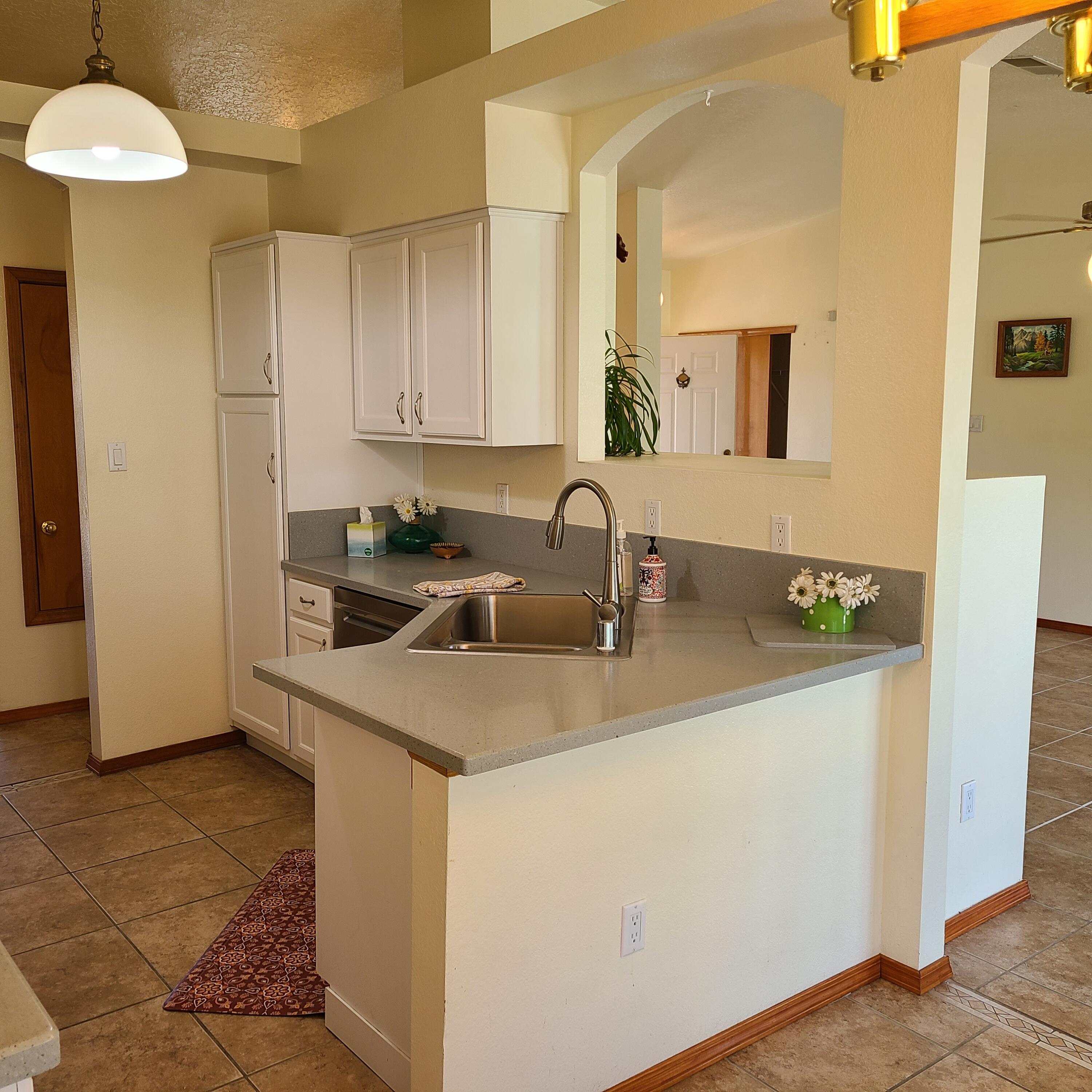 7 Pinon Avenue