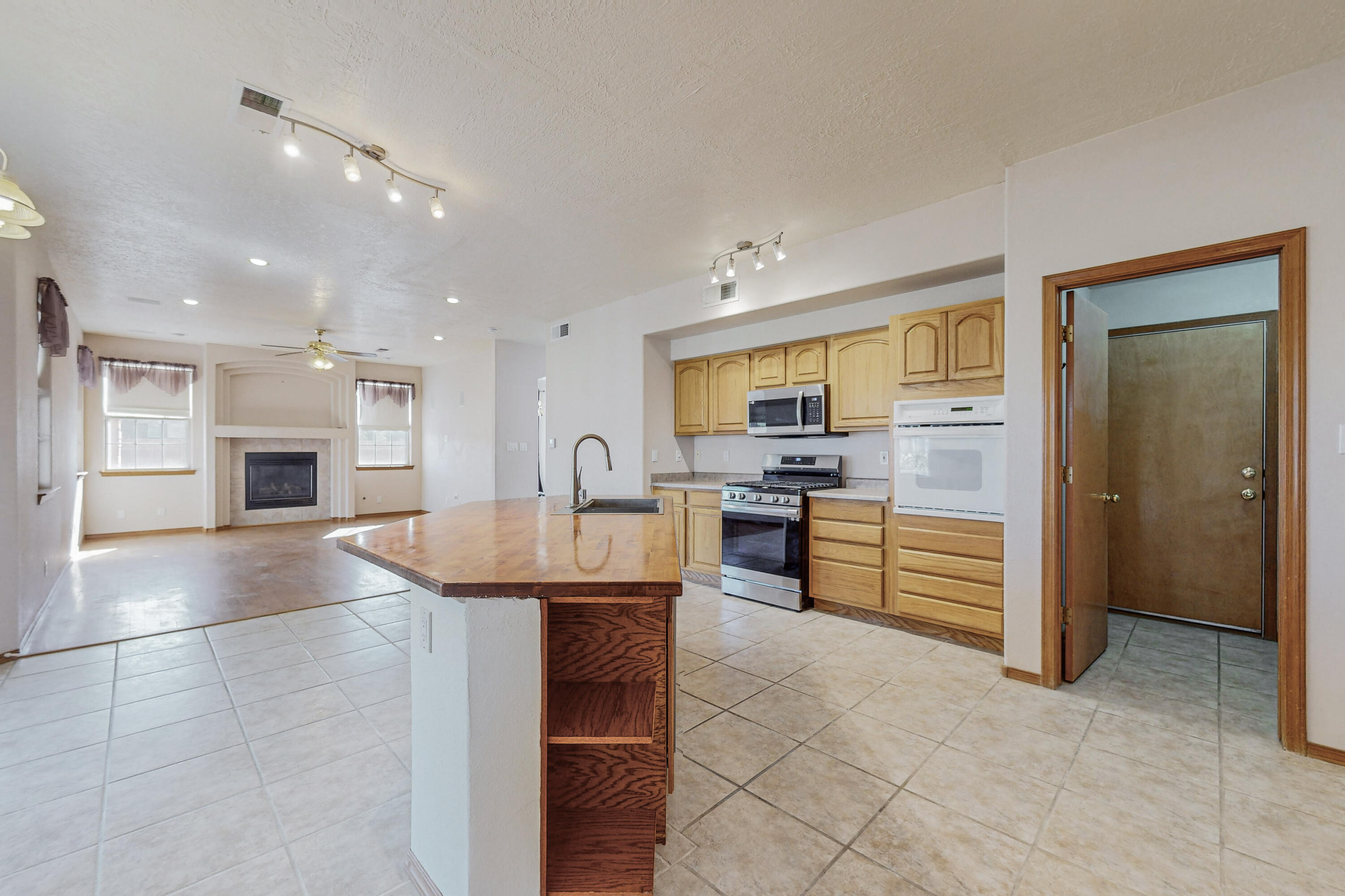 2400 Oakbrook Drive NW