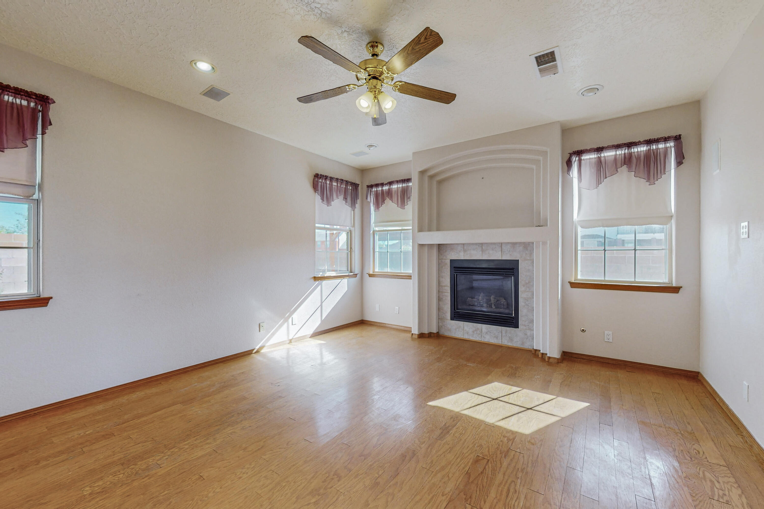 2400 Oakbrook Drive NW