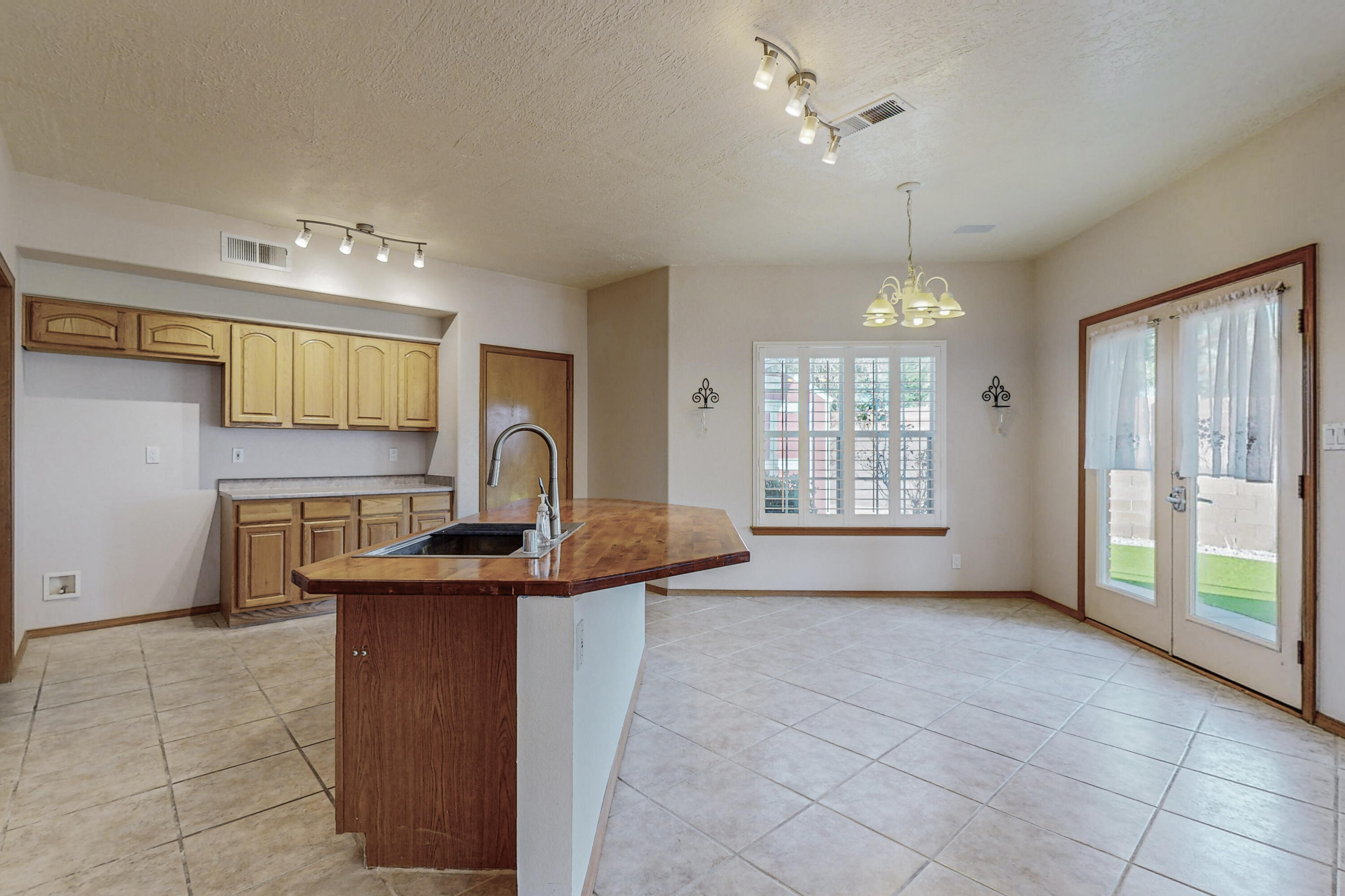 2400 Oakbrook Drive NW