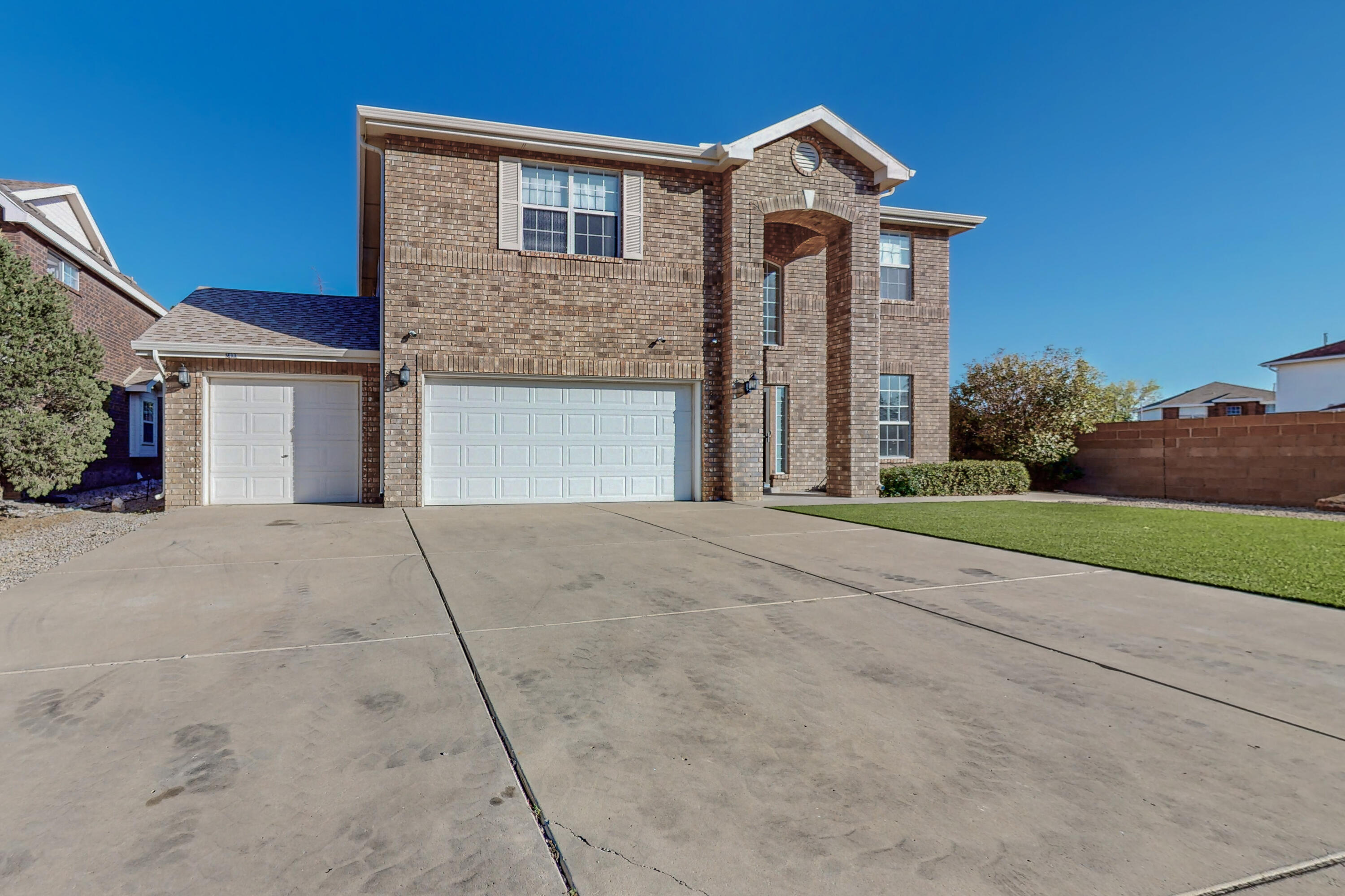 2400 Oakbrook Drive NW