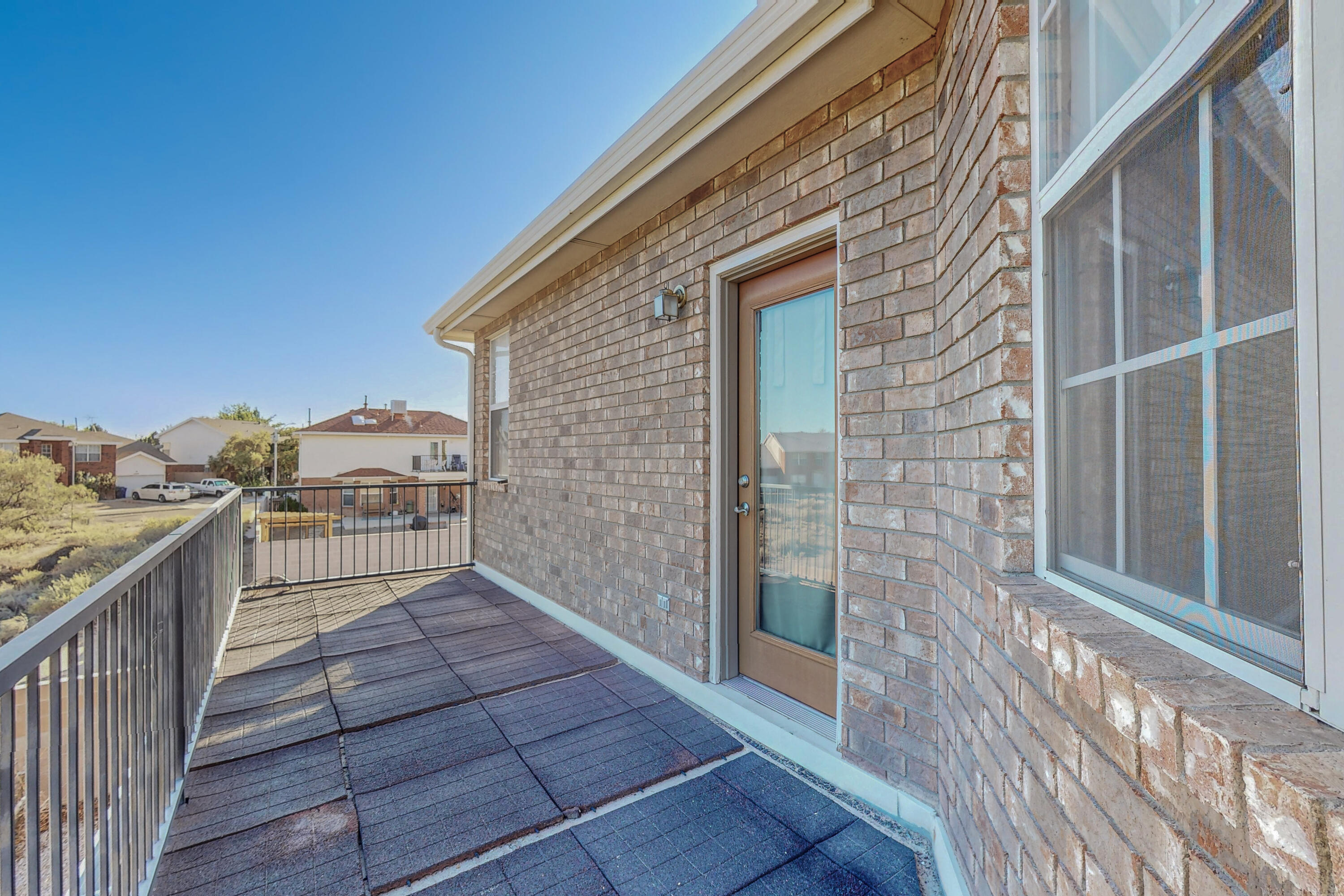 2400 Oakbrook Drive NW