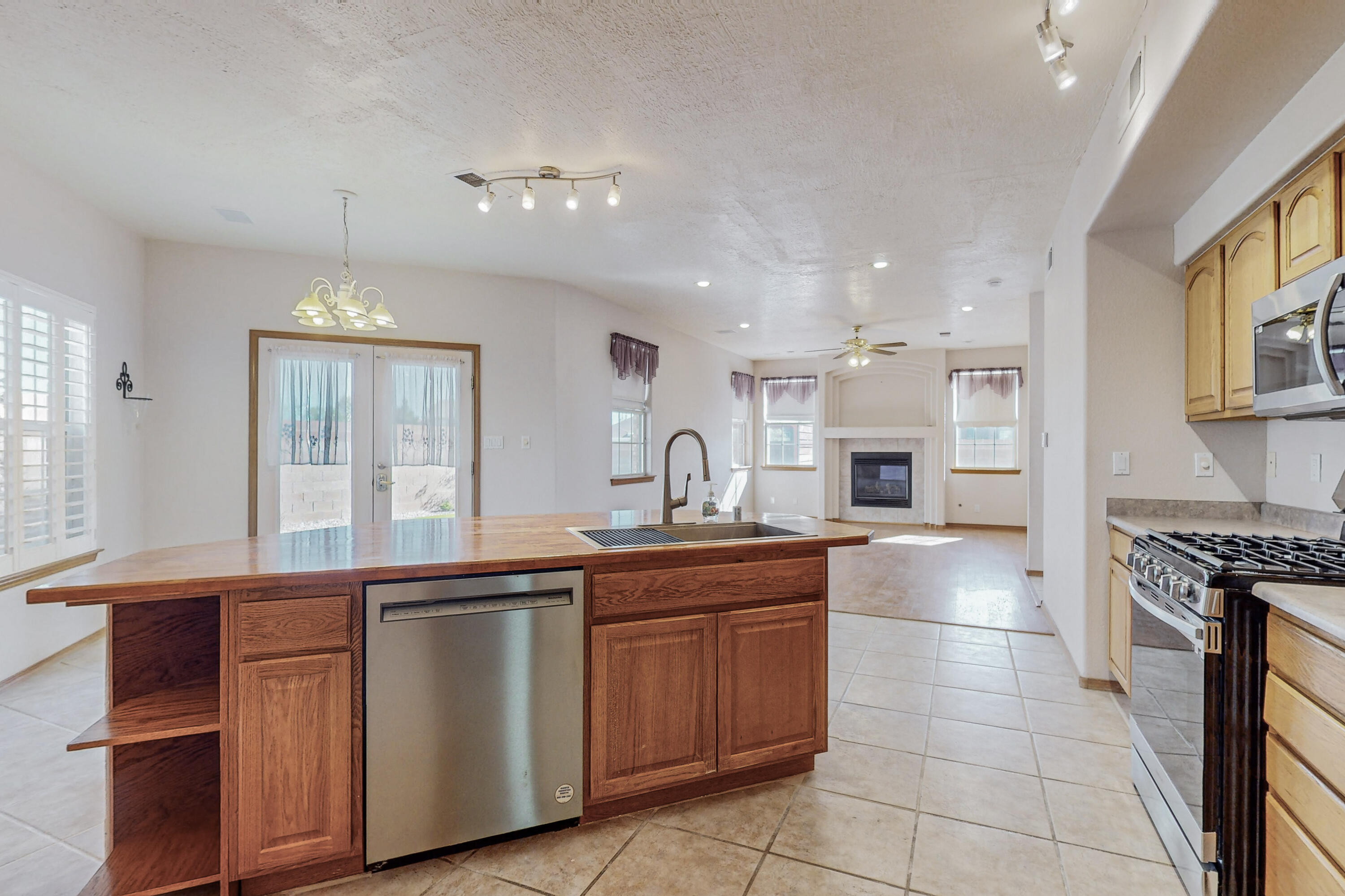 2400 Oakbrook Drive NW