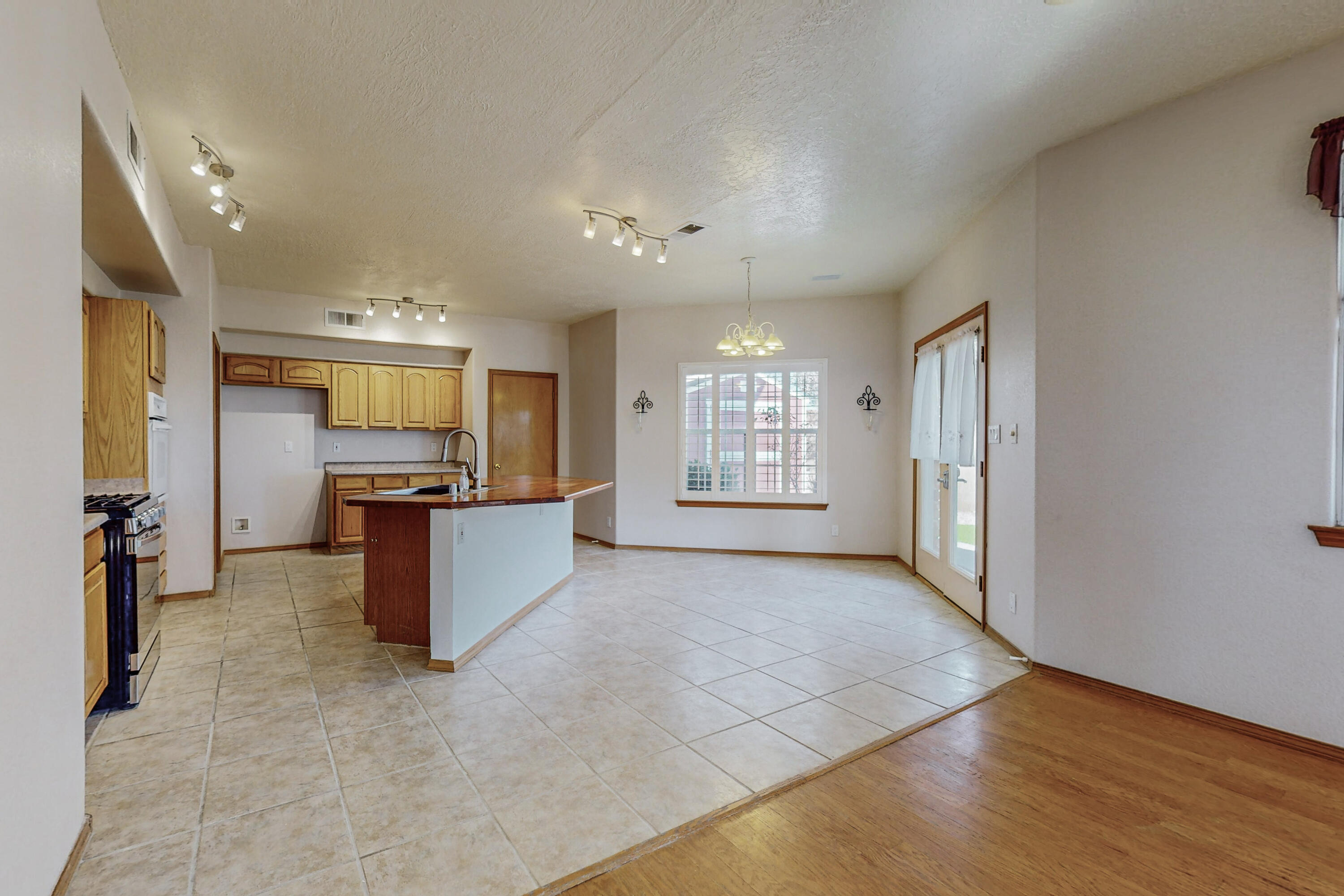 2400 Oakbrook Drive NW