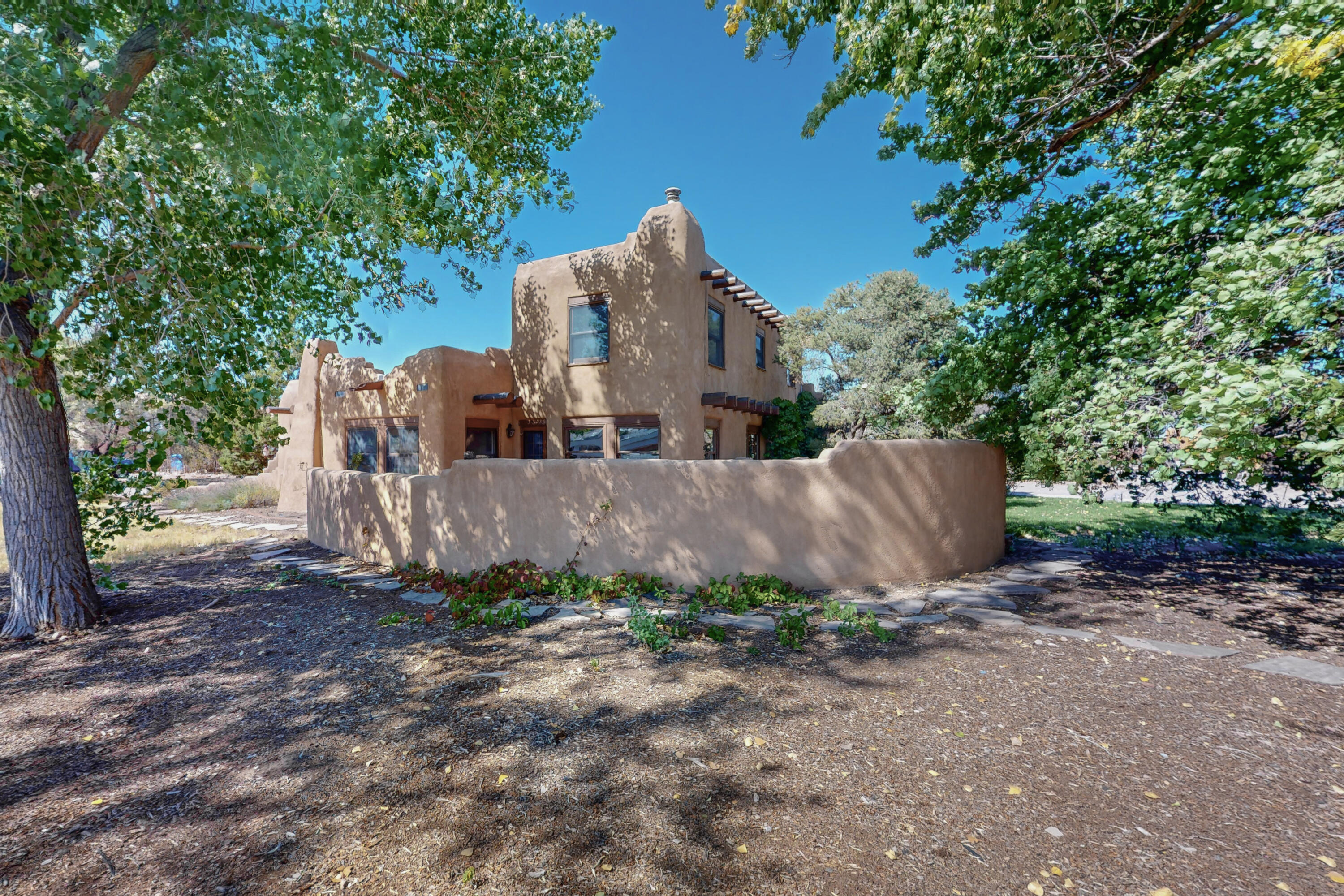 425 La Comunidad NW