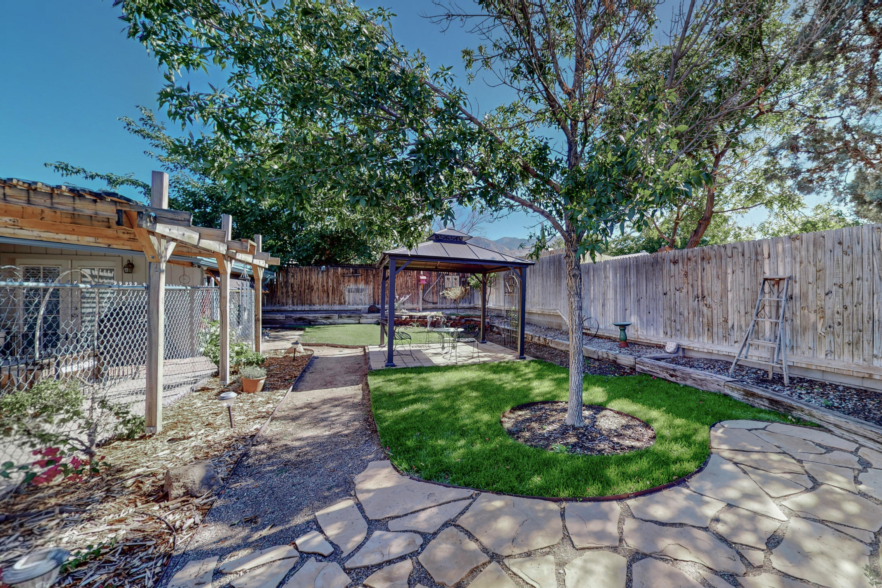 3800 Madrid Drive NE