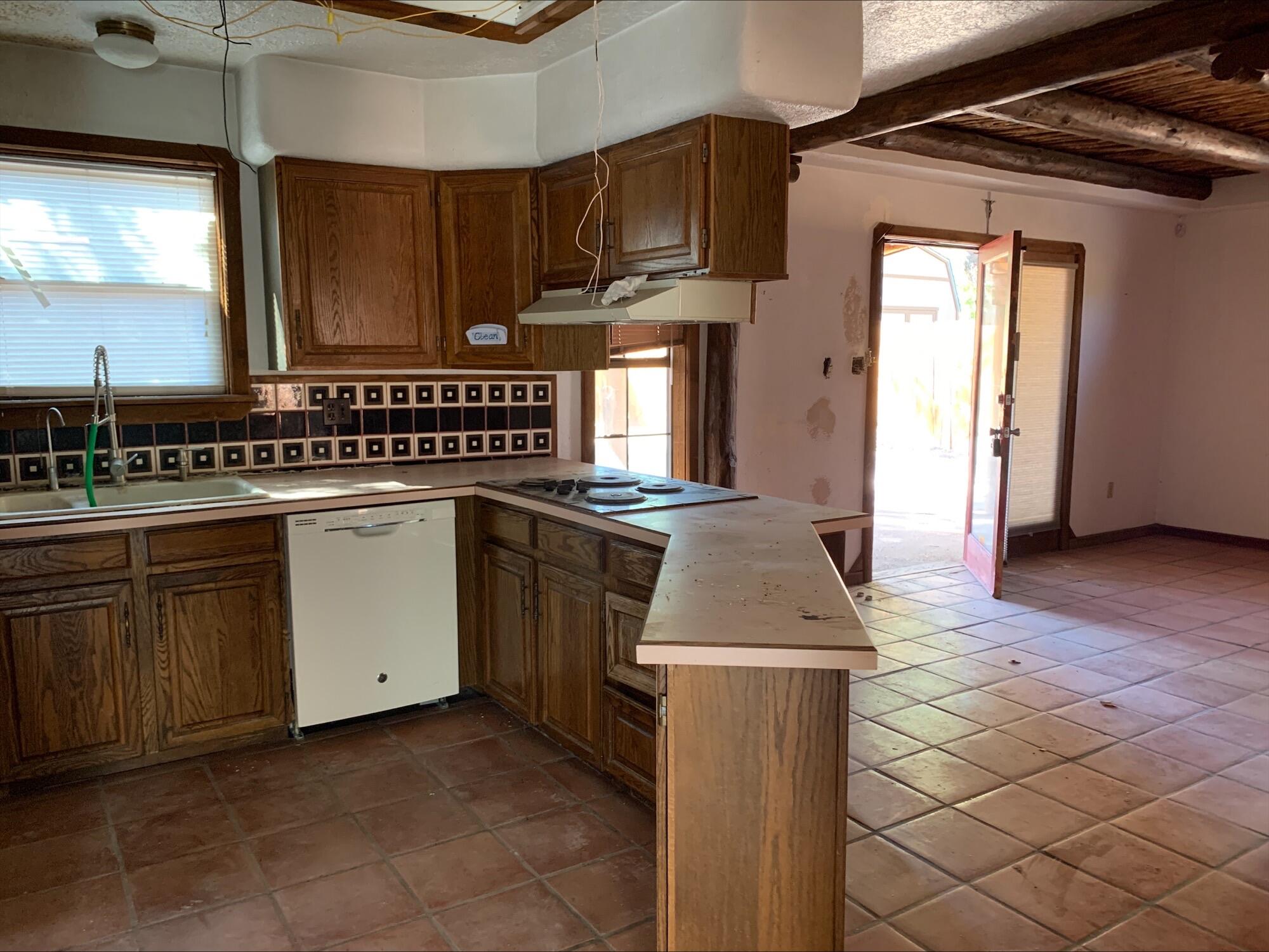 300 Los Ranchos Road NW