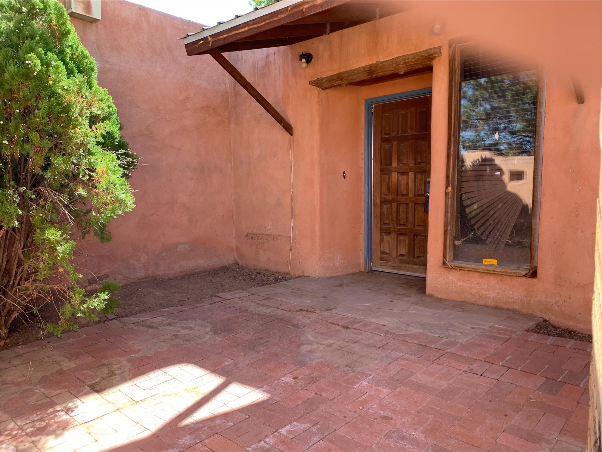 300 Los Ranchos Road NW