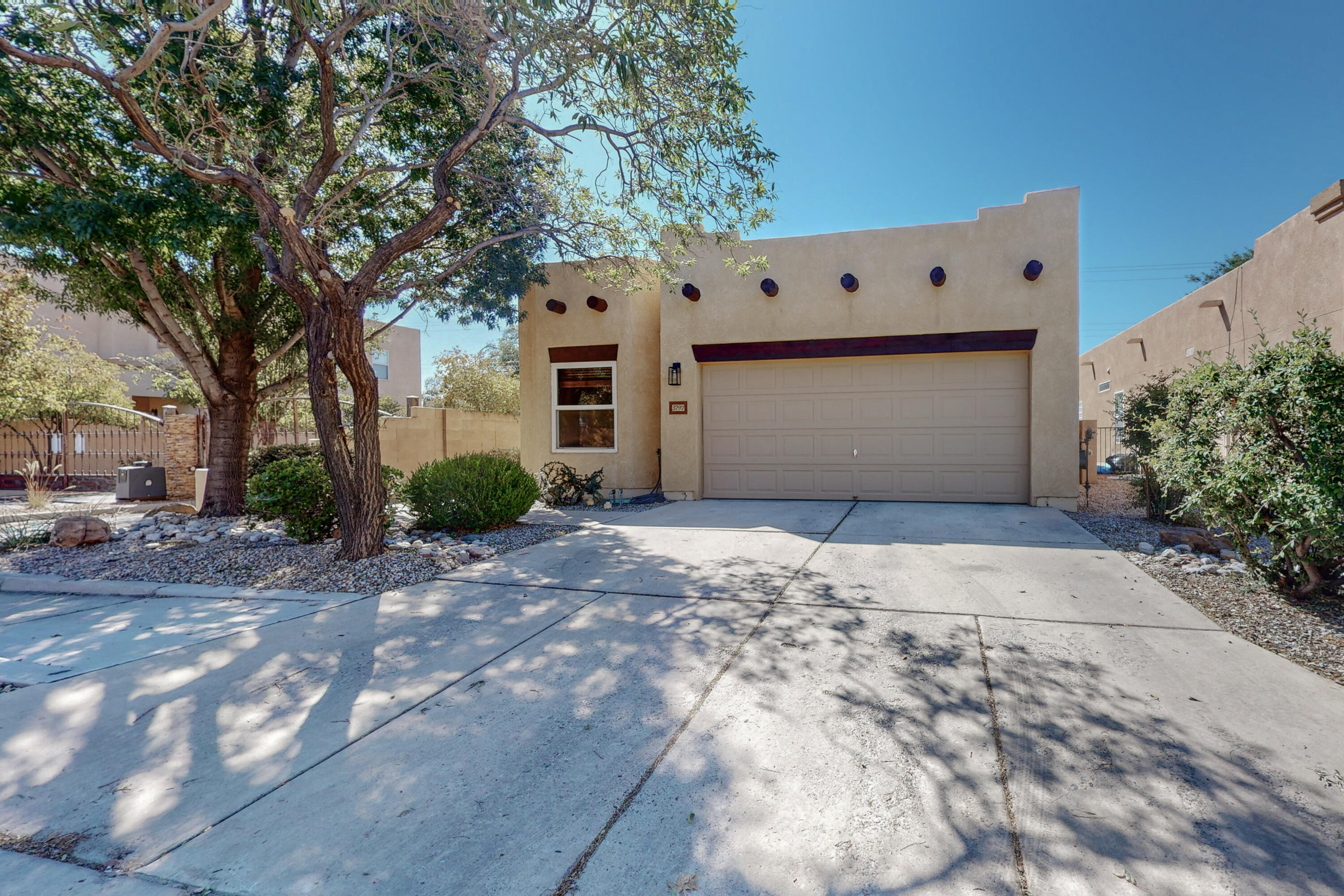 3797 Candelarias Lane NW