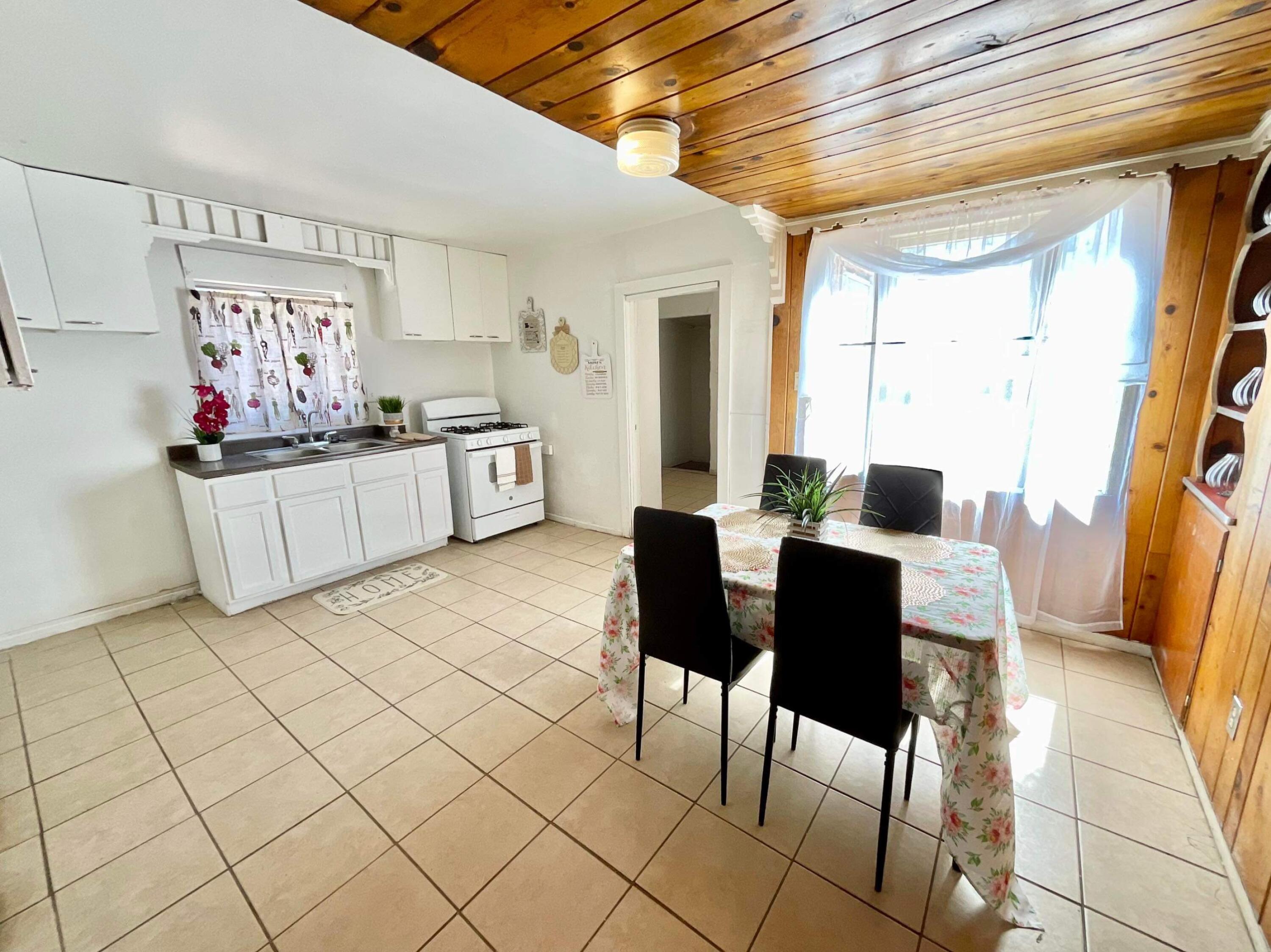 4036 Sunset Gardens Road SW