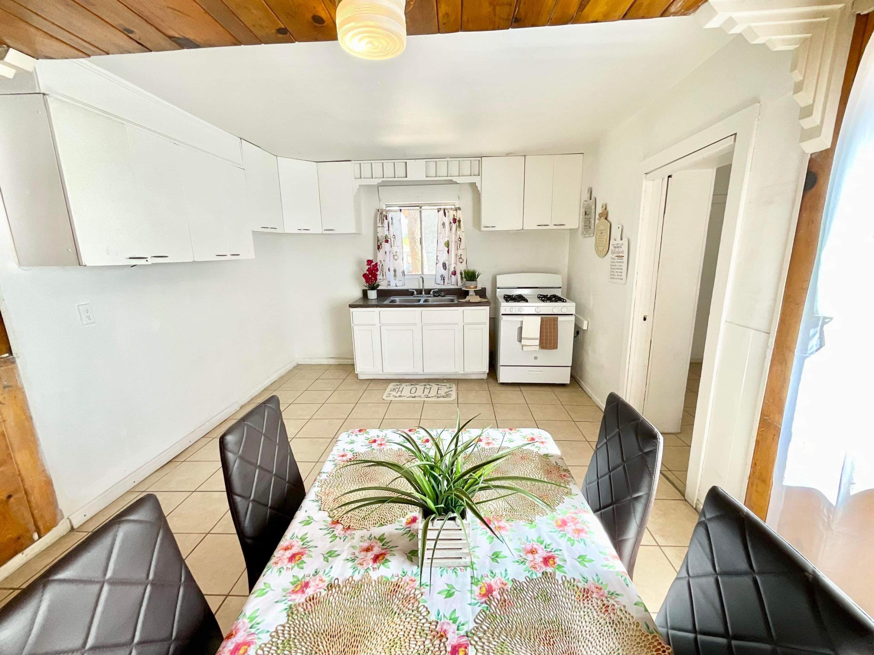 4036 Sunset Gardens Road SW