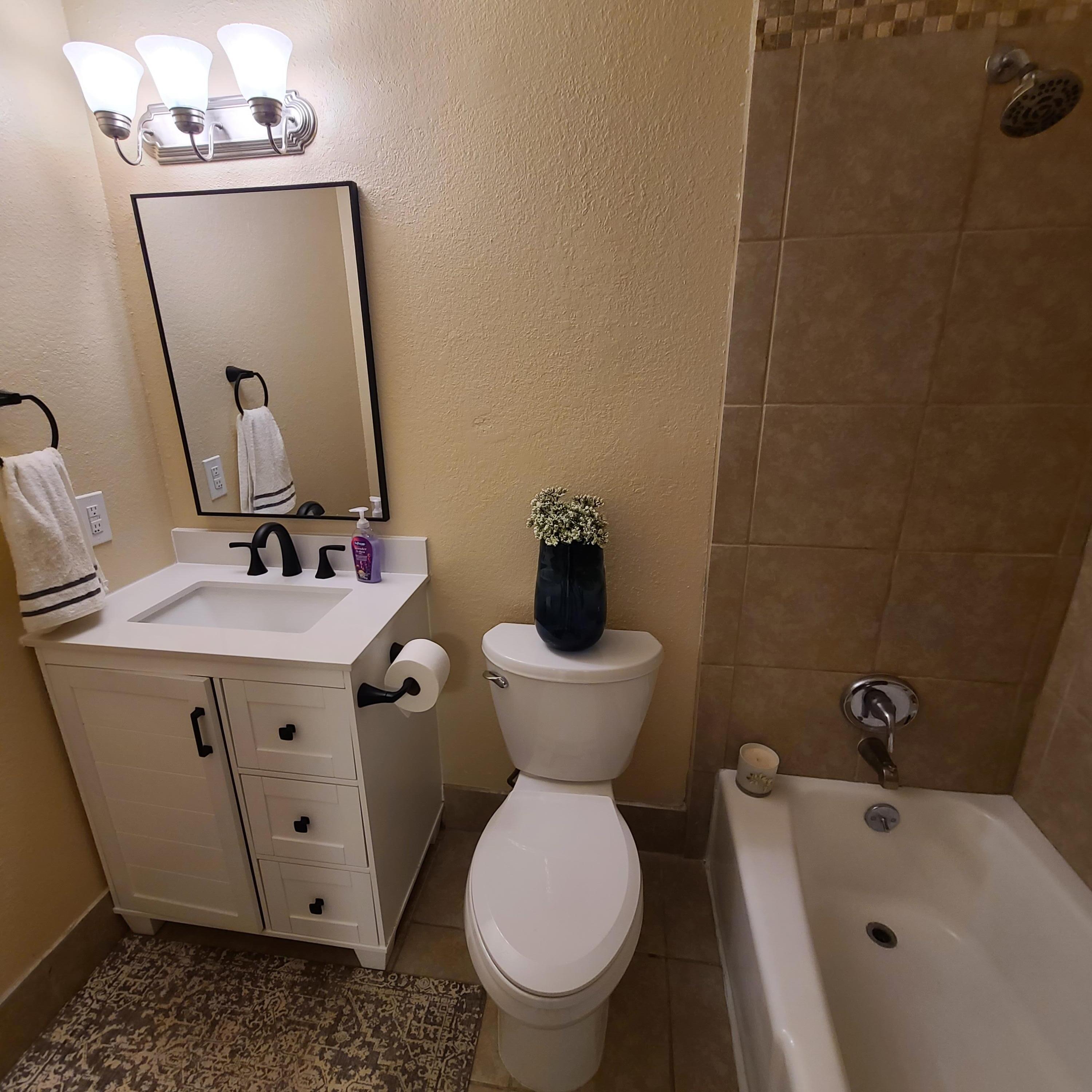 911 Country Club Drive SE Unit: H