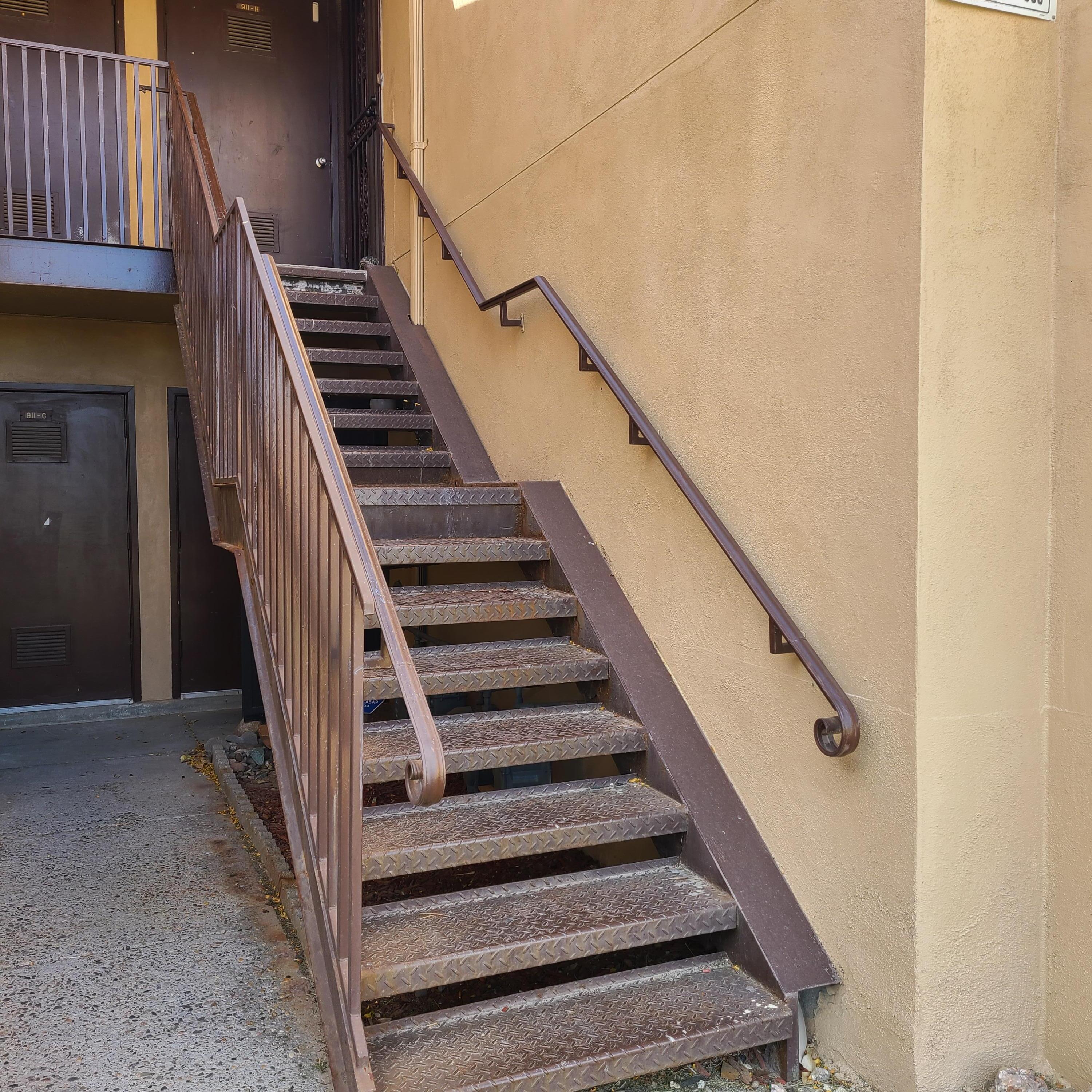 911 Country Club Drive SE Unit: H
