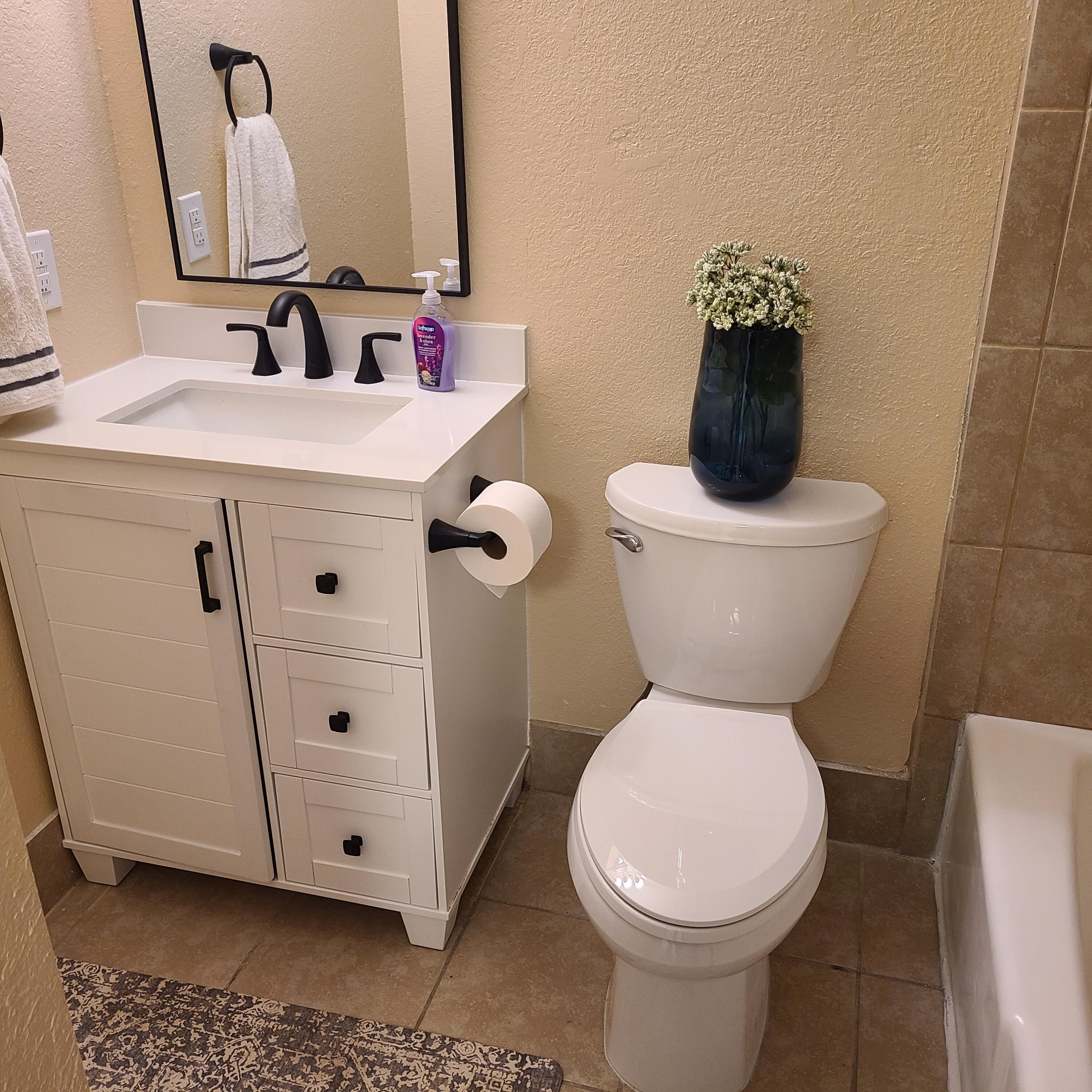 911 Country Club Drive SE Unit: H