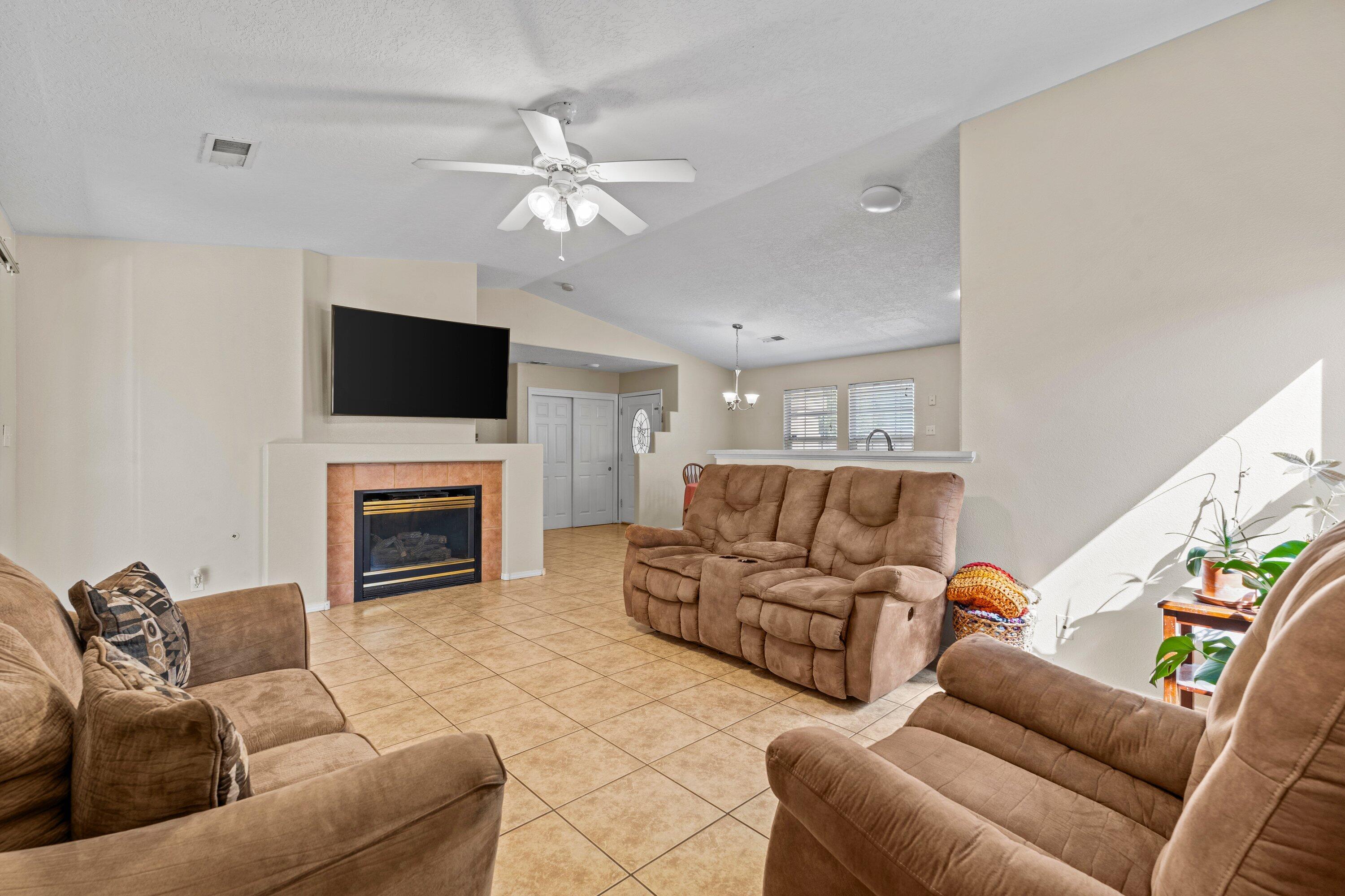 4917 Hayworth Hills Drive NE