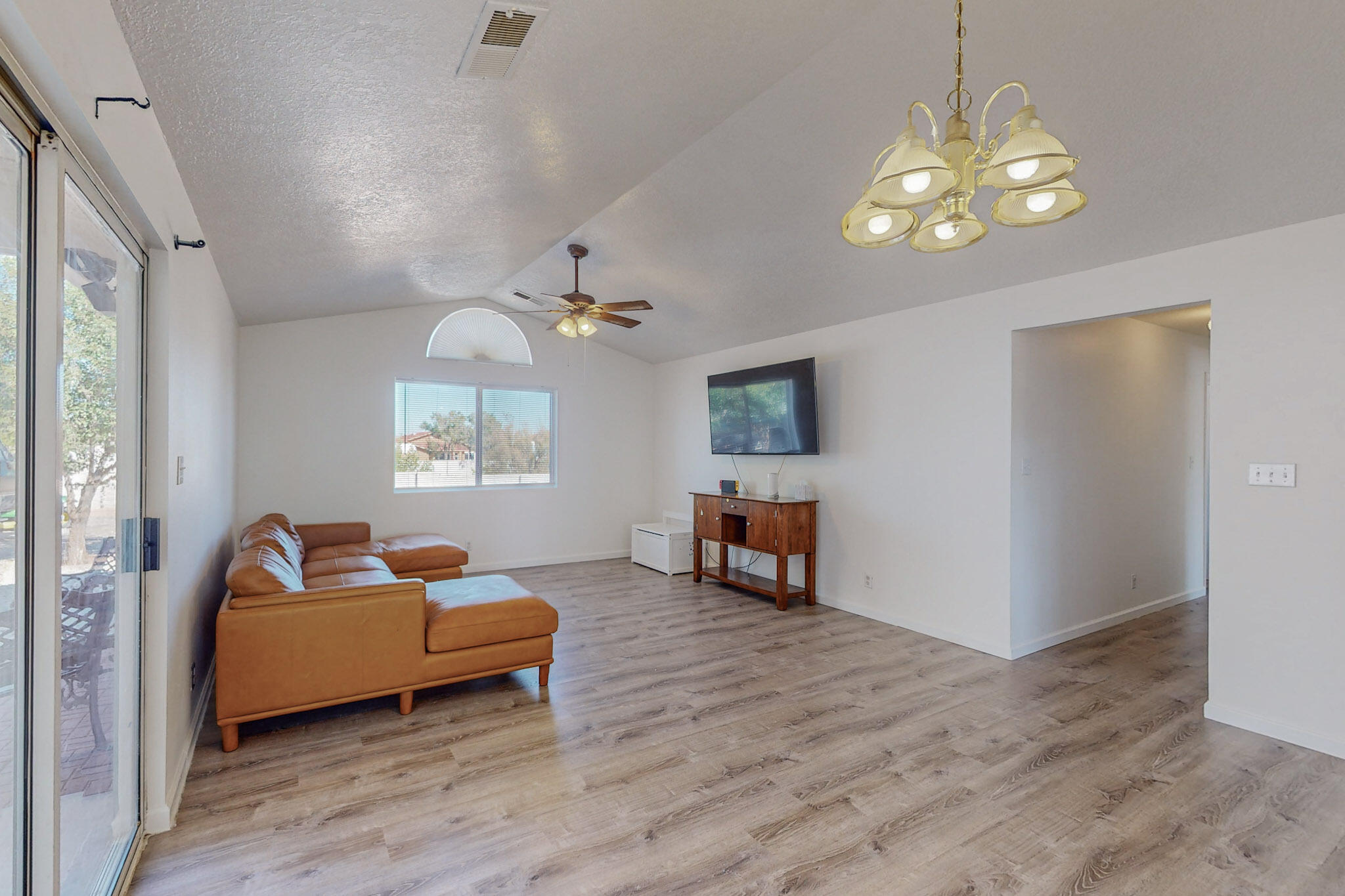 6961 Albany Hills Drive NE