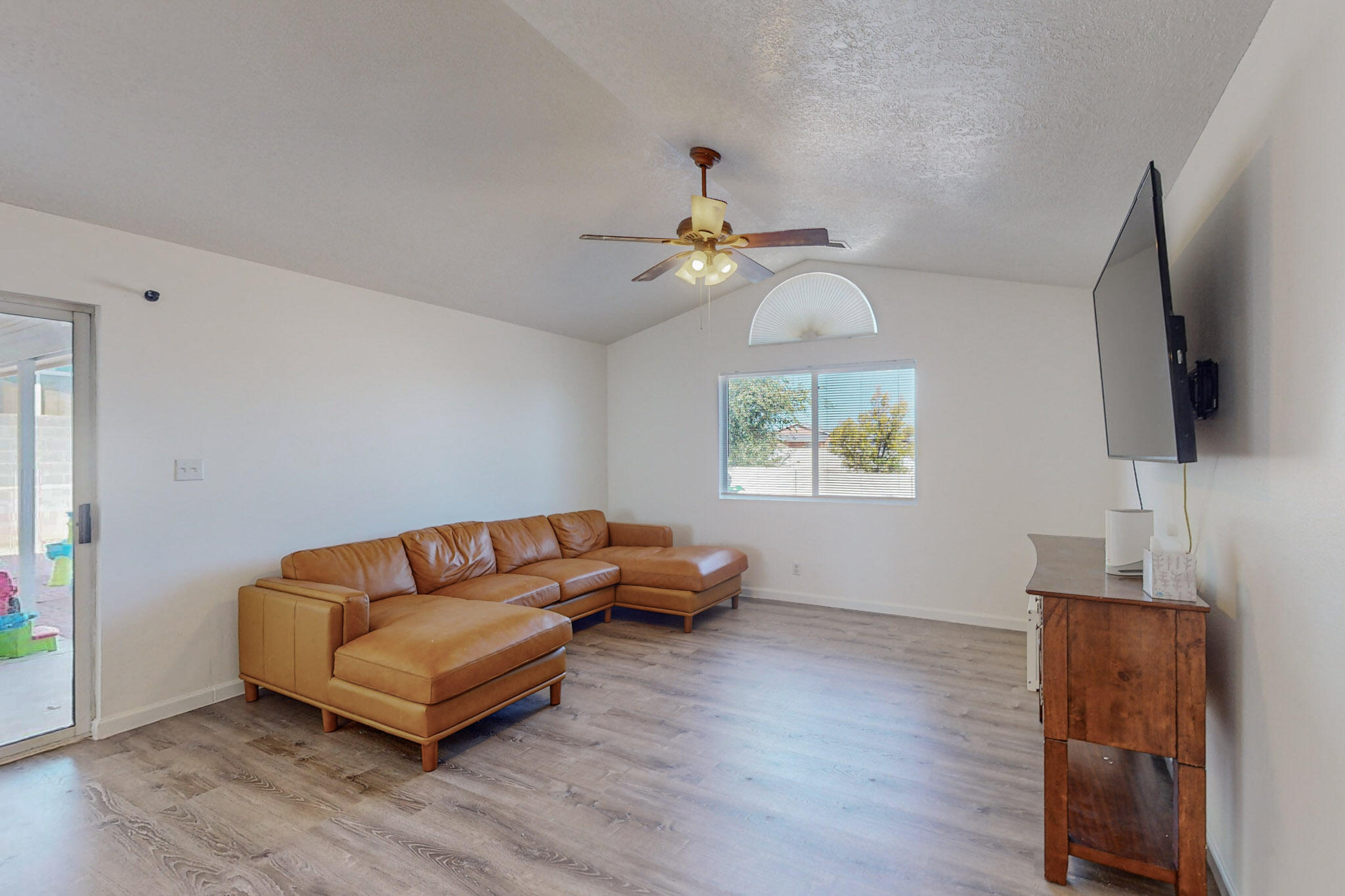 6961 Albany Hills Drive NE