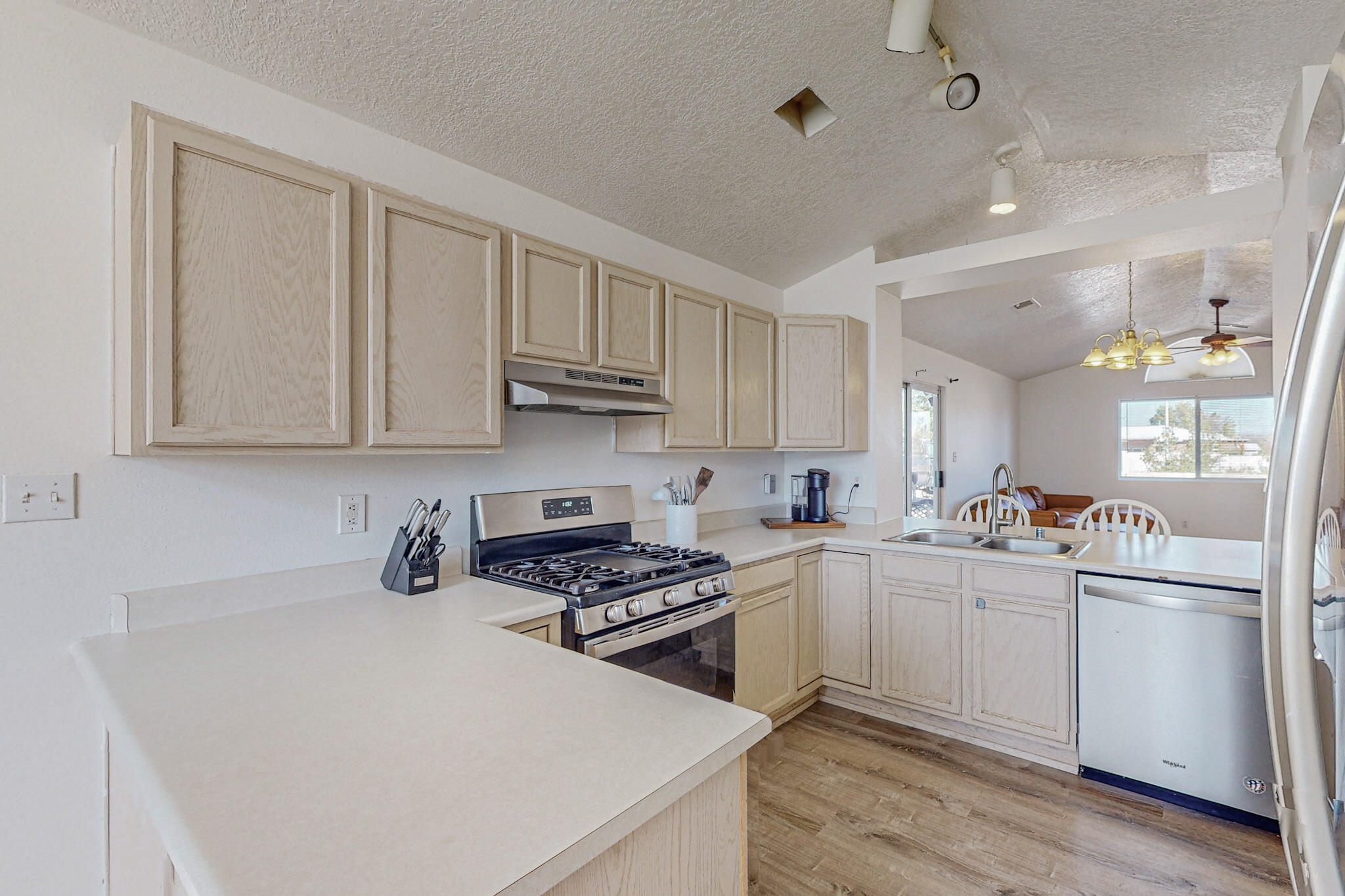 6961 Albany Hills Drive NE