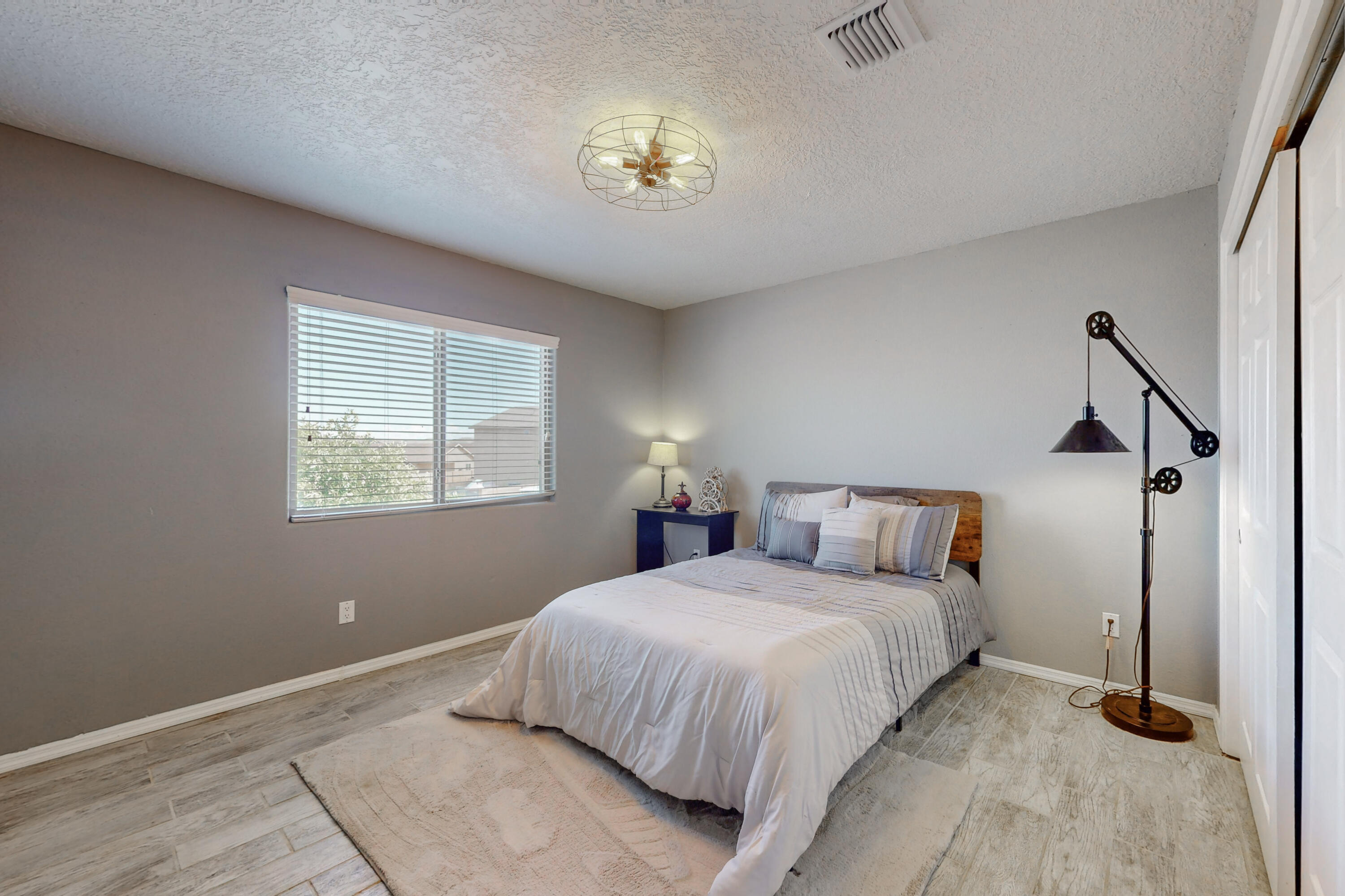 6917 Mountain Hawk Loop NE