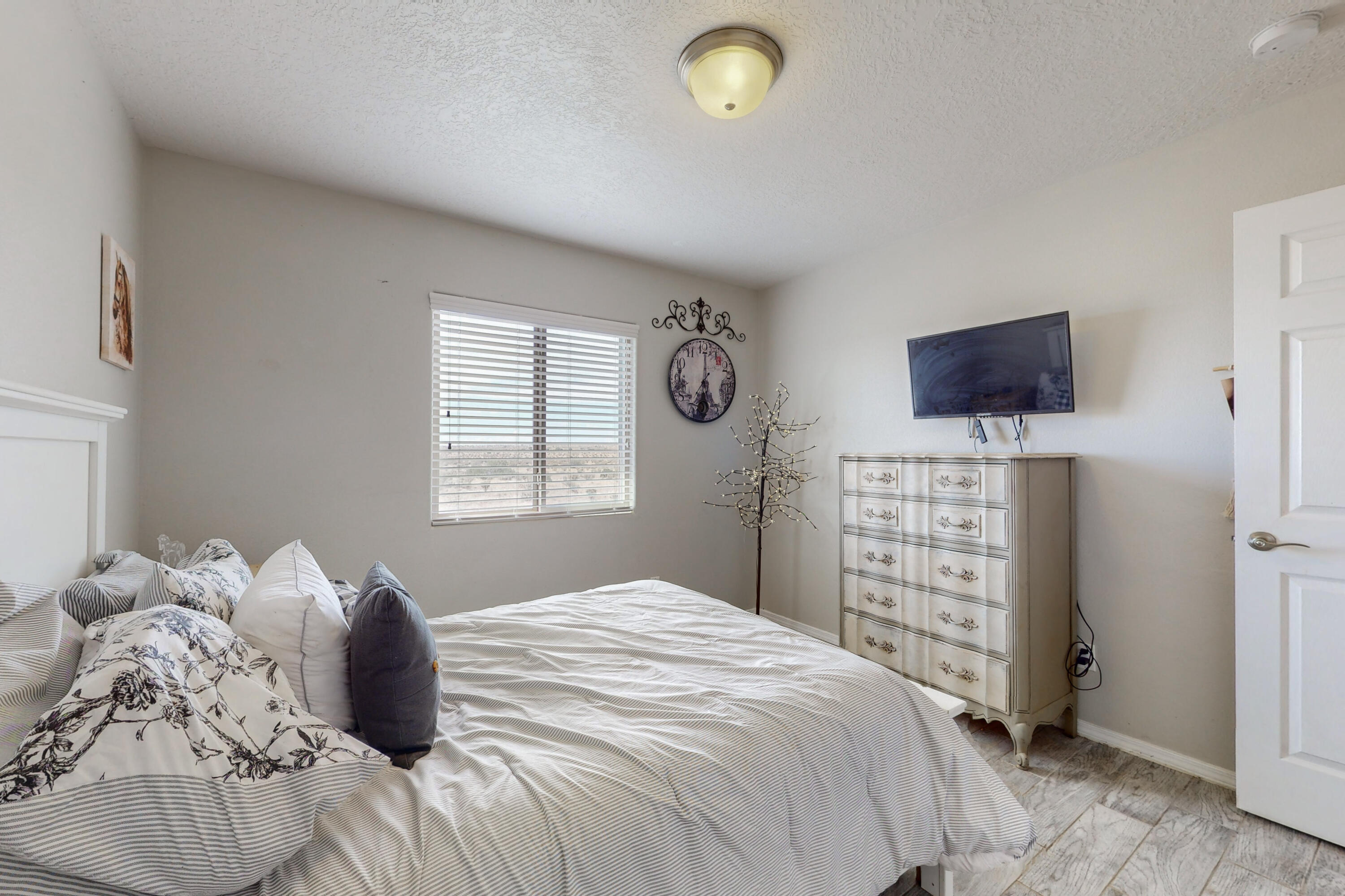 6917 Mountain Hawk Loop NE