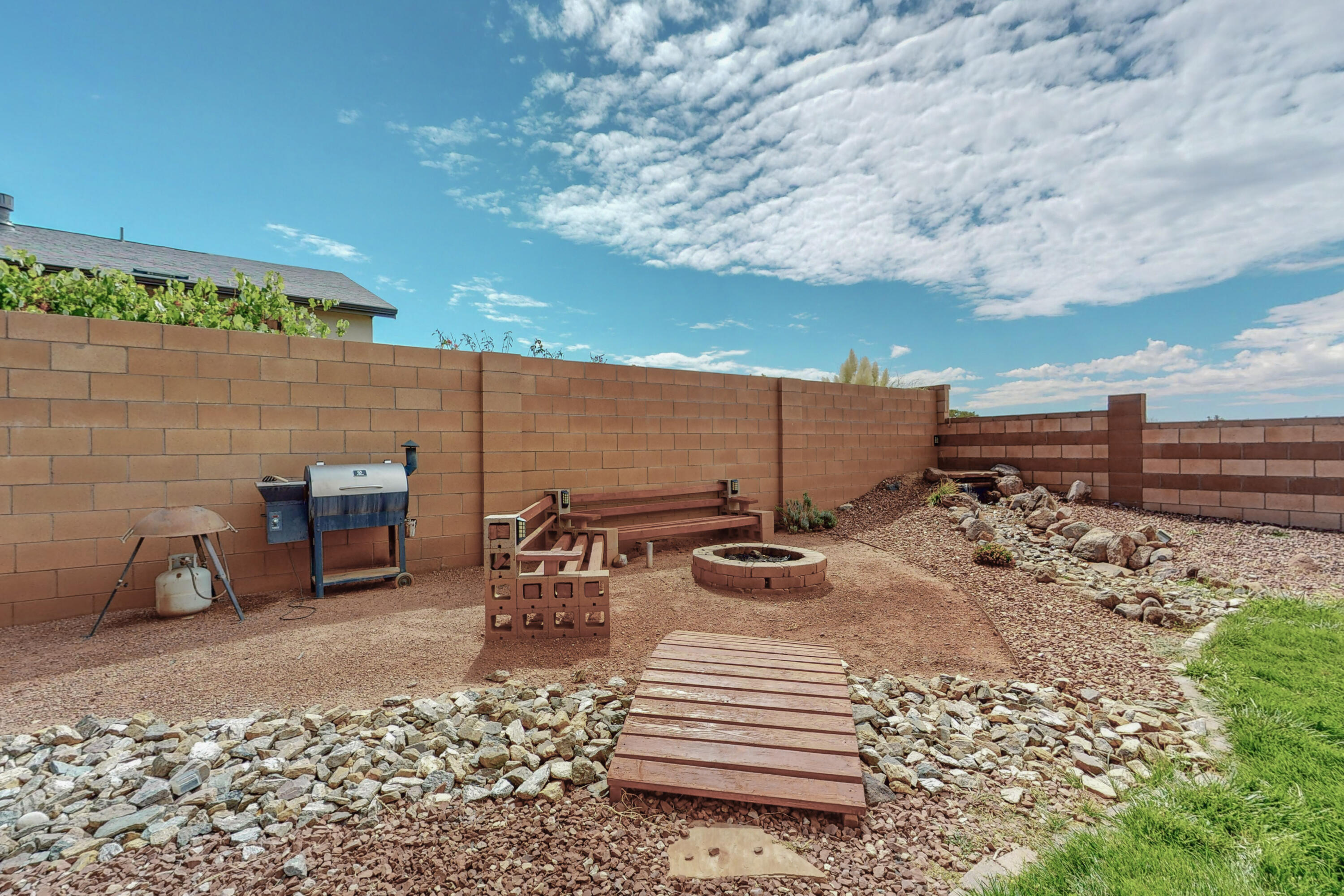 6917 Mountain Hawk Loop NE