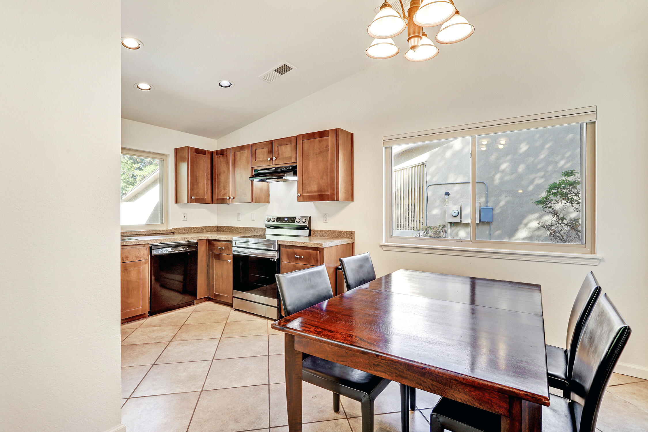 10709 Griffith Park Drive NE