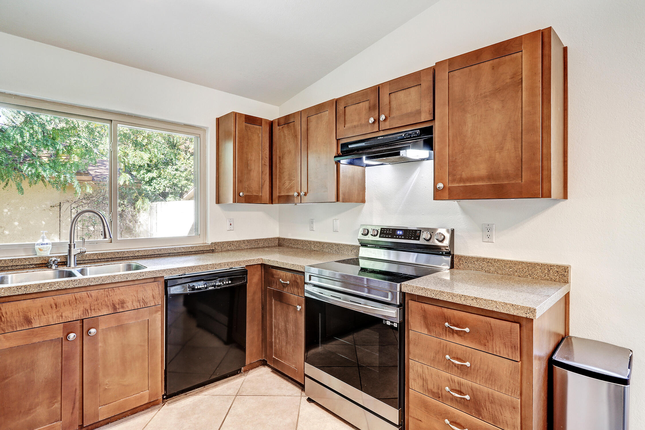 10709 Griffith Park Drive NE