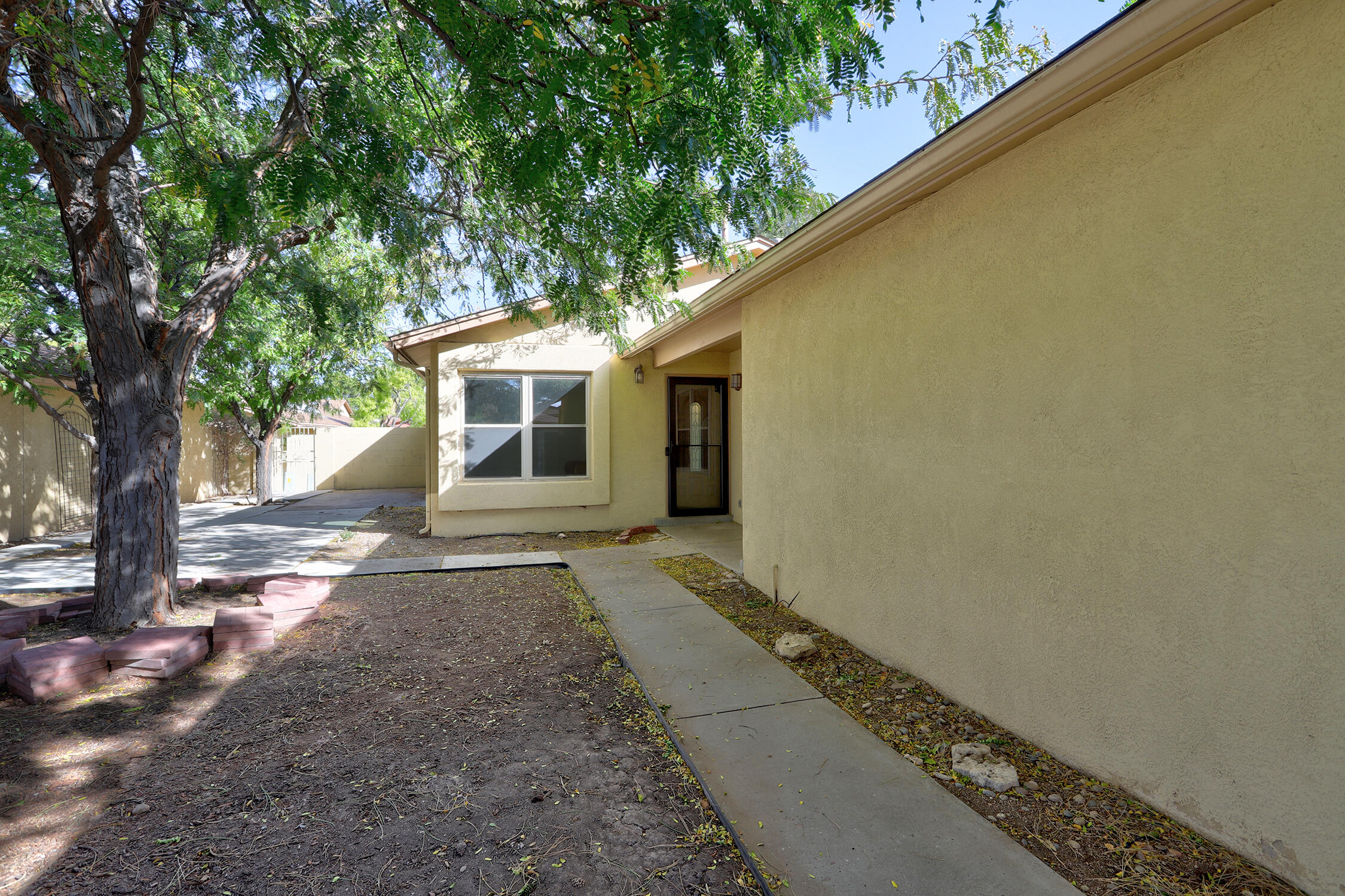 10709 Griffith Park Drive NE