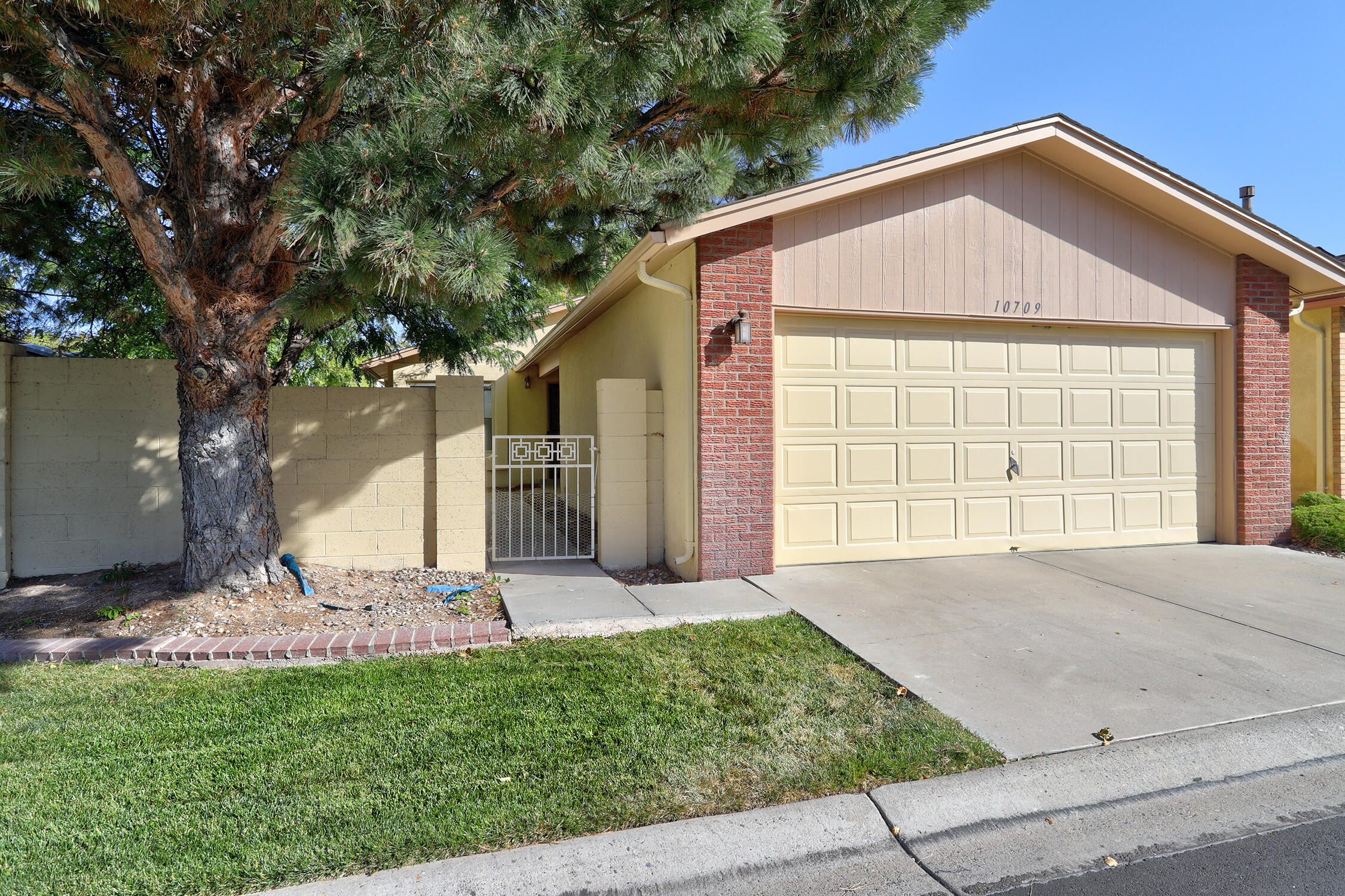 10709 Griffith Park Drive NE