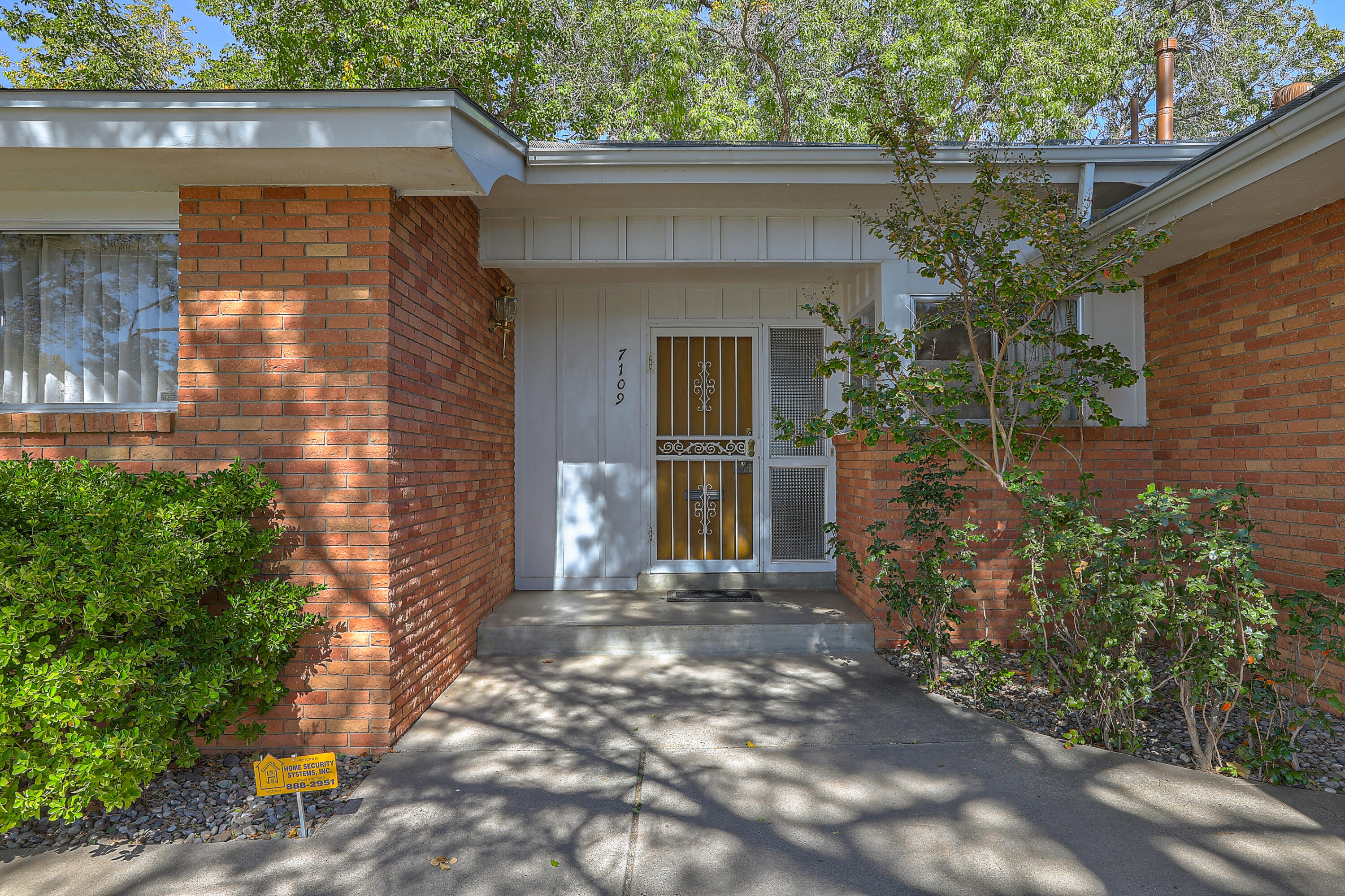 7109 Kiowa Avenue NE