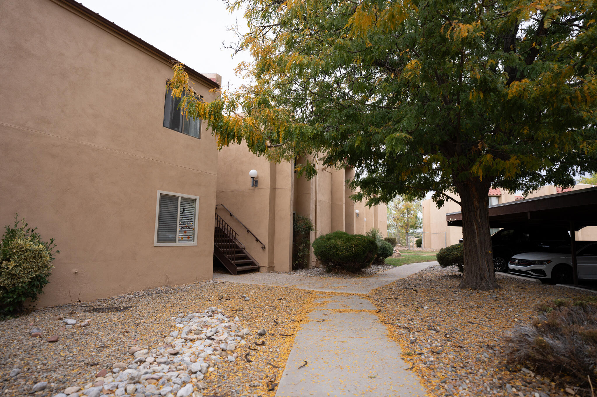 911 Country Club Drive SE Unit: F