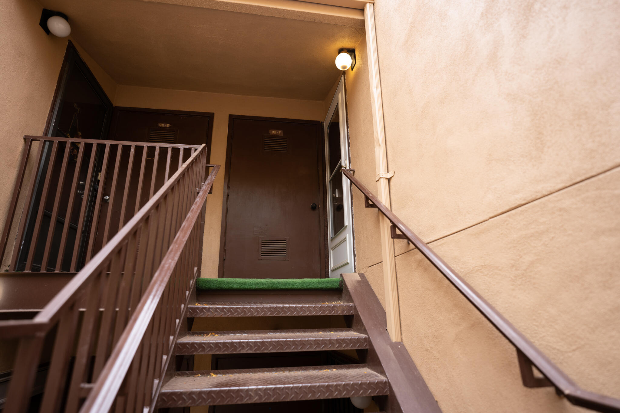 911 Country Club Drive SE Unit: F
