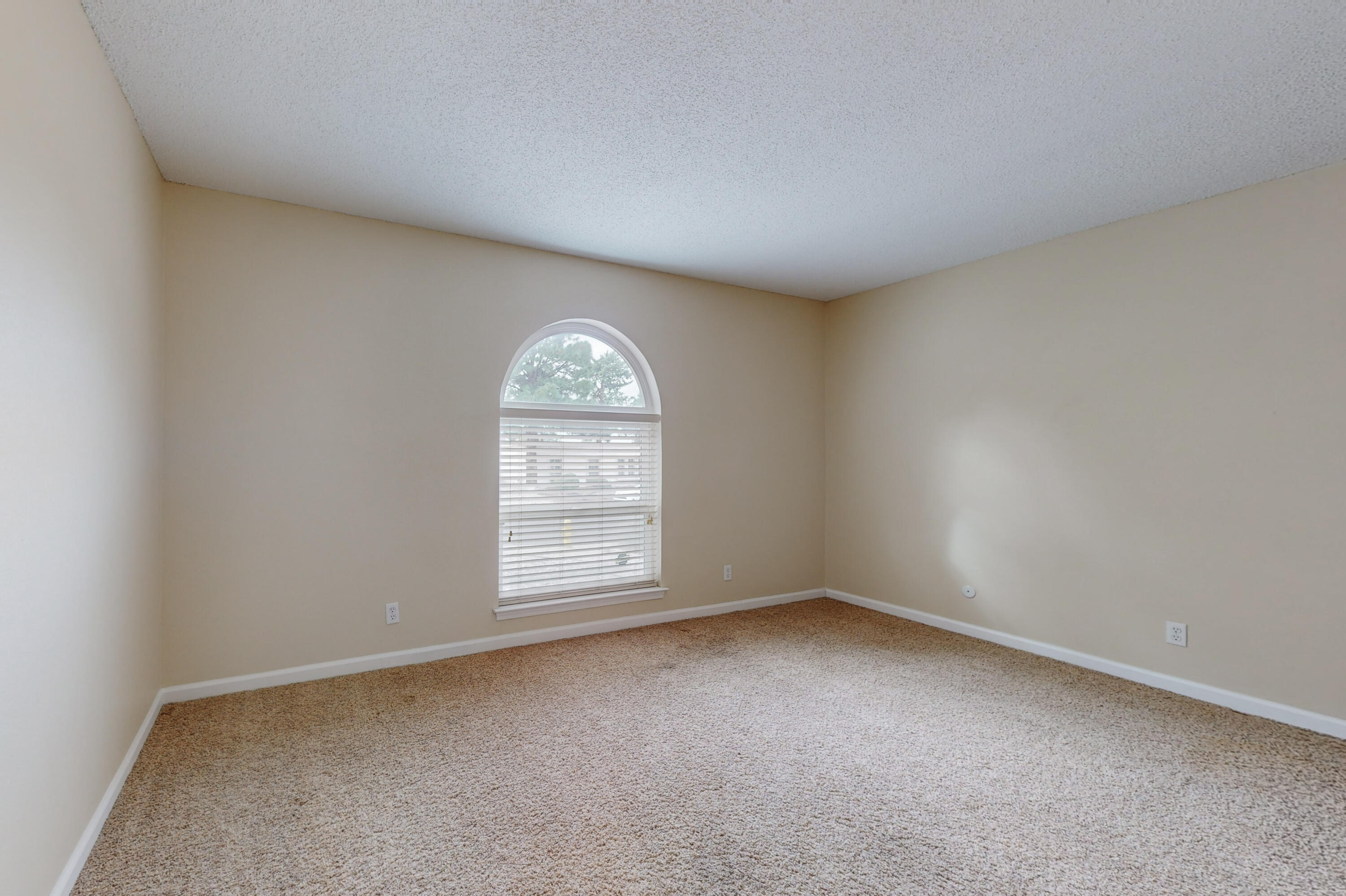12417 Regent Avenue NE