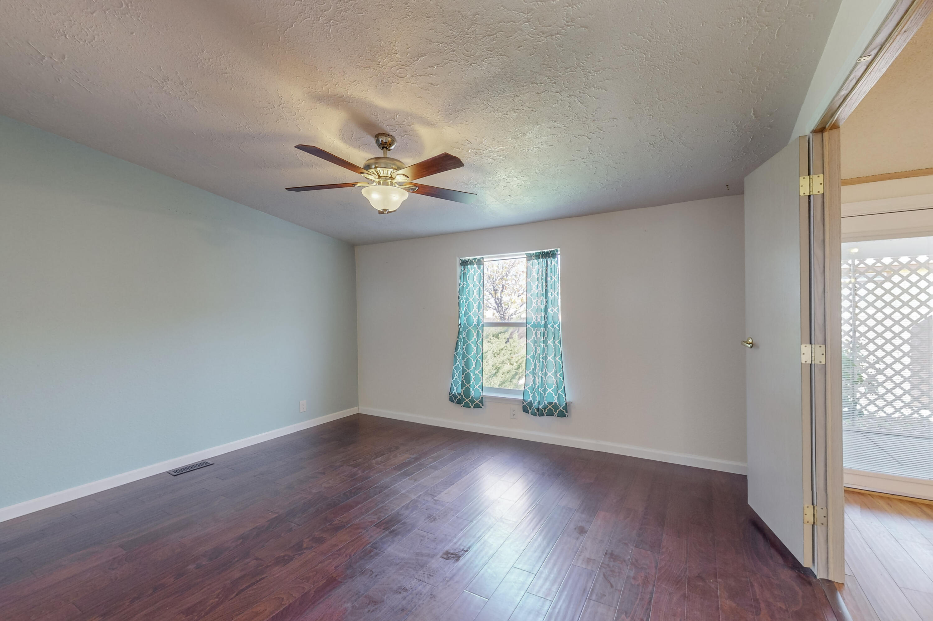 118 Sunrise Bluffs Drive