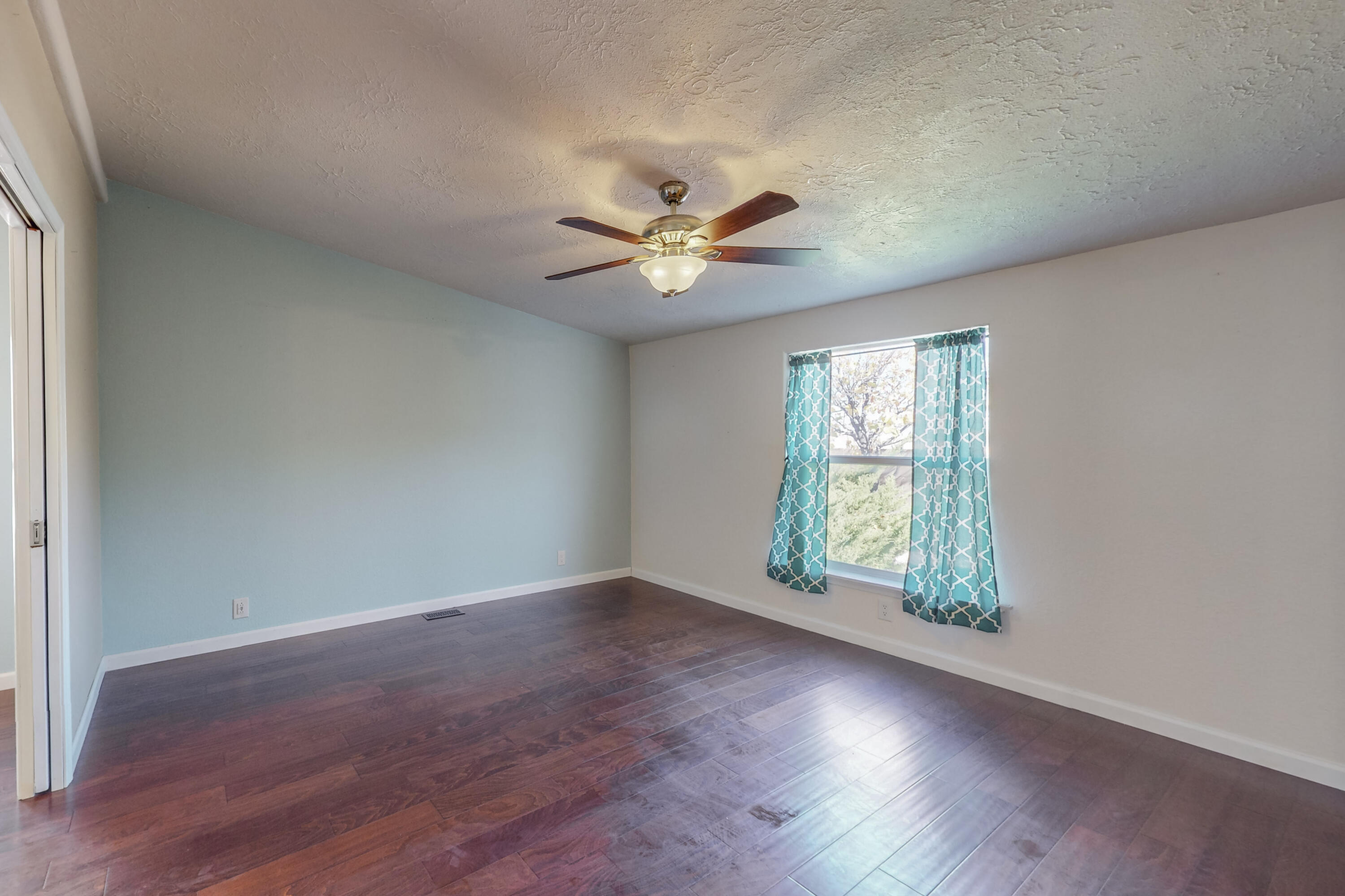 118 Sunrise Bluffs Drive